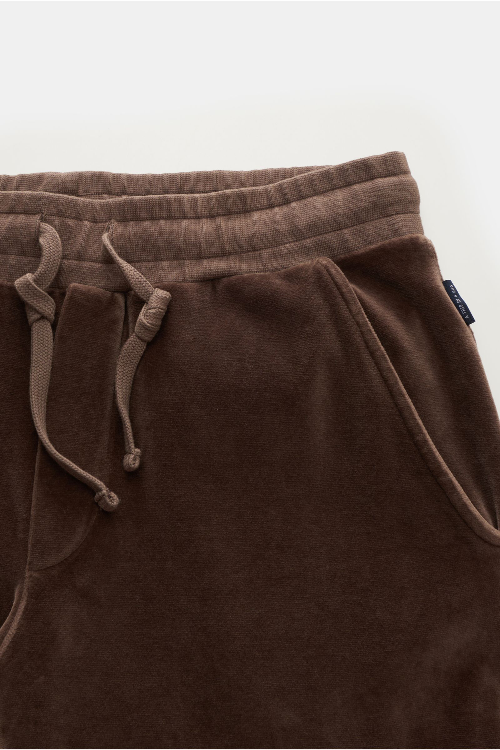 04651/ A trip in a bag Velour cargo pants 'Nicki Pant' brown