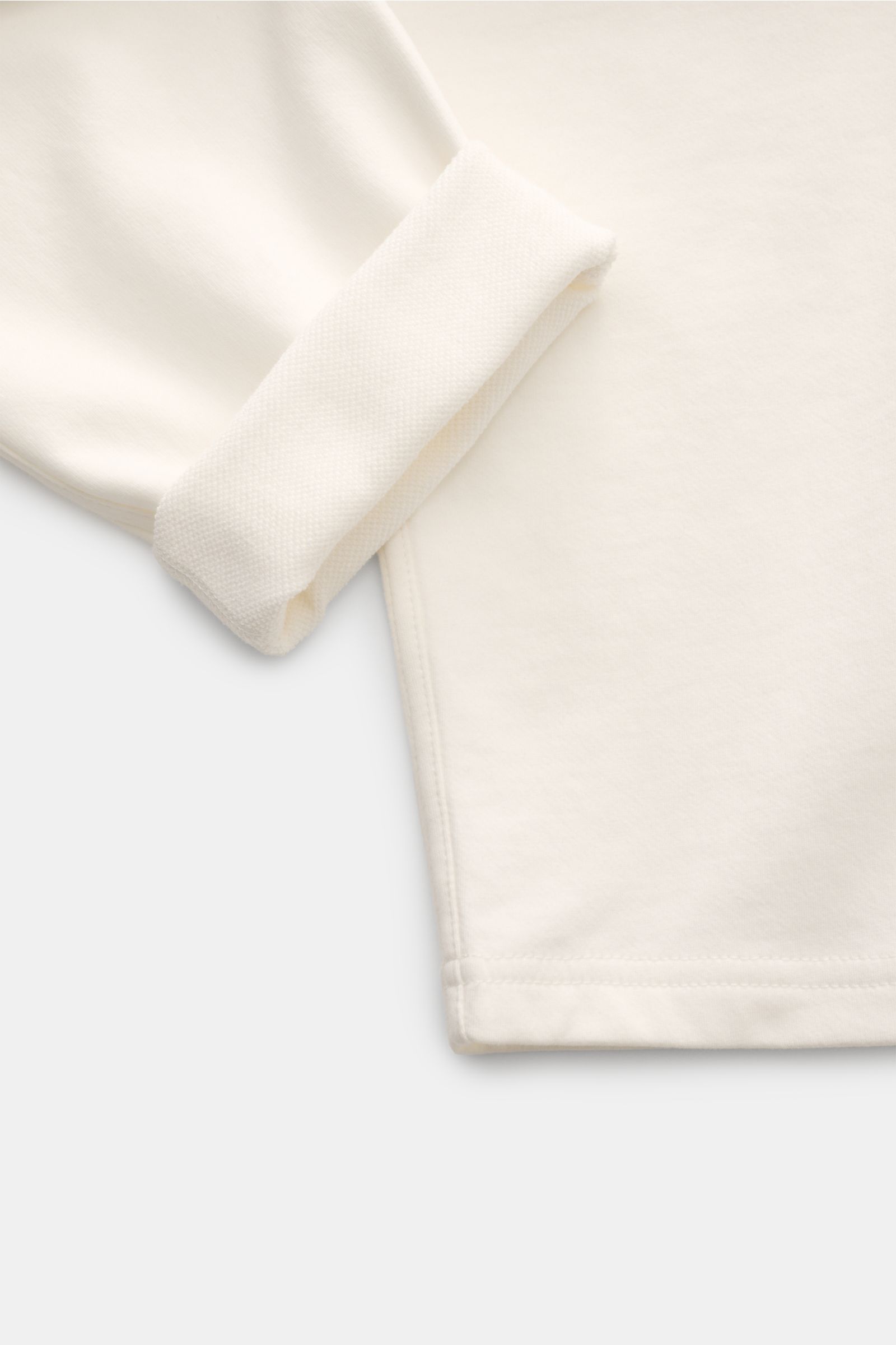 Close-up side view of the cuff and lower leg of the Brunello Cucinelli Sweathose offwhite, showing soft cotton and microfiber fabric with fine stitching, highlighting the tapered fit and soft touch.

Mit dieser komfortablen Sweathose kommen Sie garanti