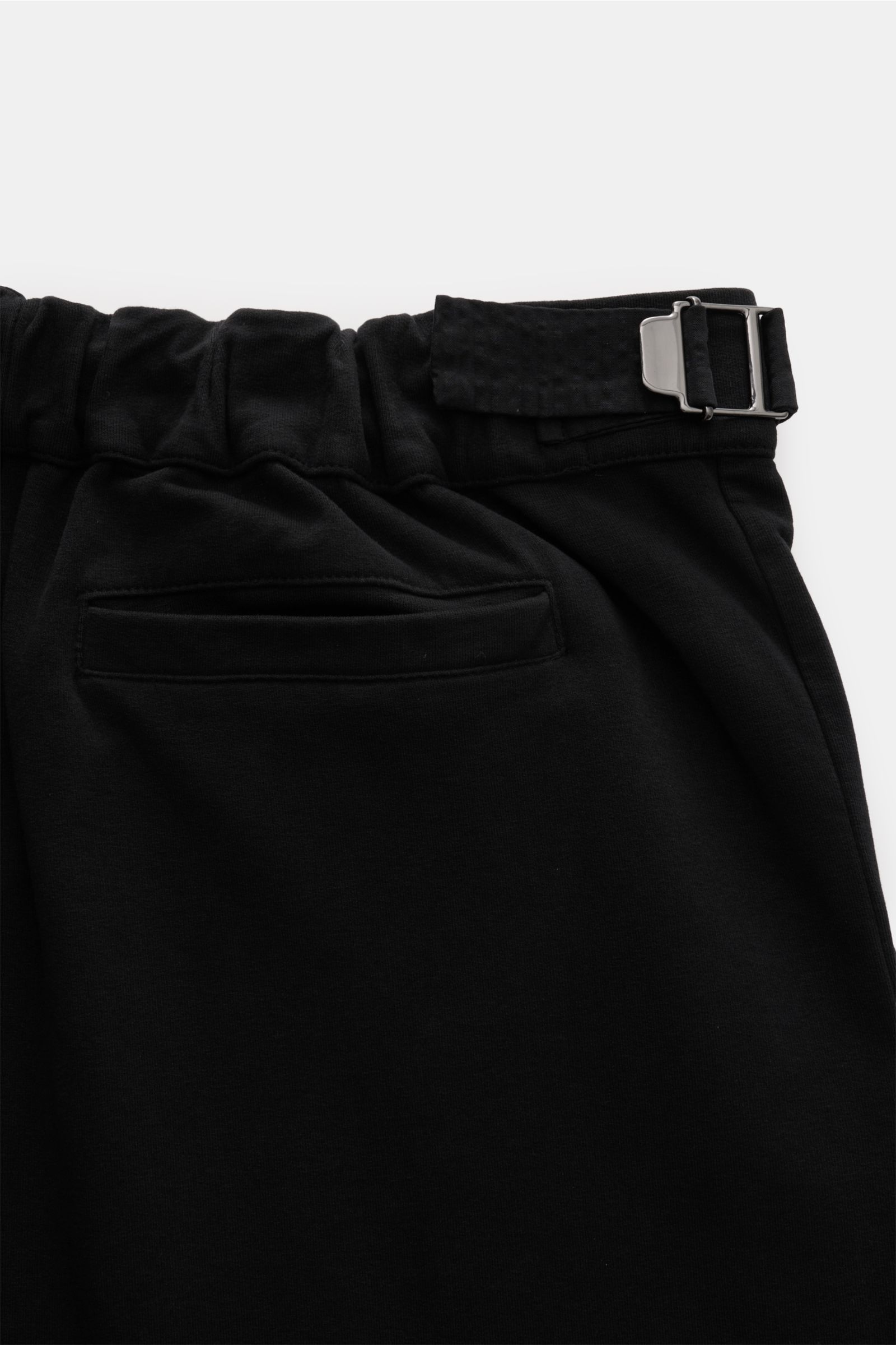 Close-up rear view of 04651/ A trip in a bag Cotton trousers black, showing the partially elasticated waistband with side adjusters and a hip pocket.

Enjoy maximum comfort in your everyday life: These comfortable trousers from 04651/ A TRIP IN A BAG a