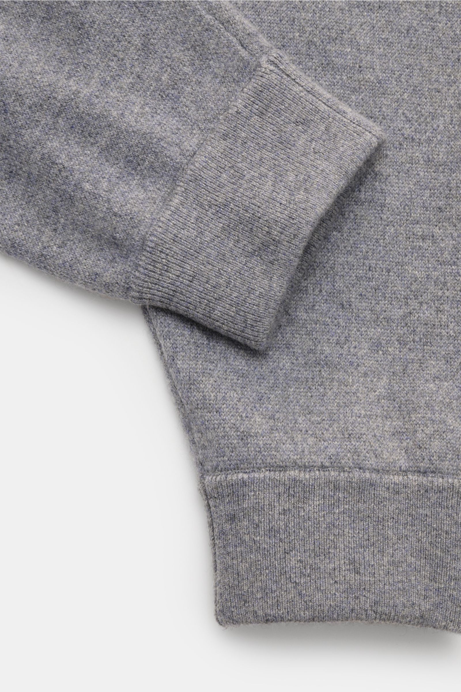 von Braun Cashmere Jogpants grau meliert, Detailaufnahme von Ärmelsaum und Bund, weicher Strick aus reinem Cashmere mit elastischem Bund und Tunnelzug