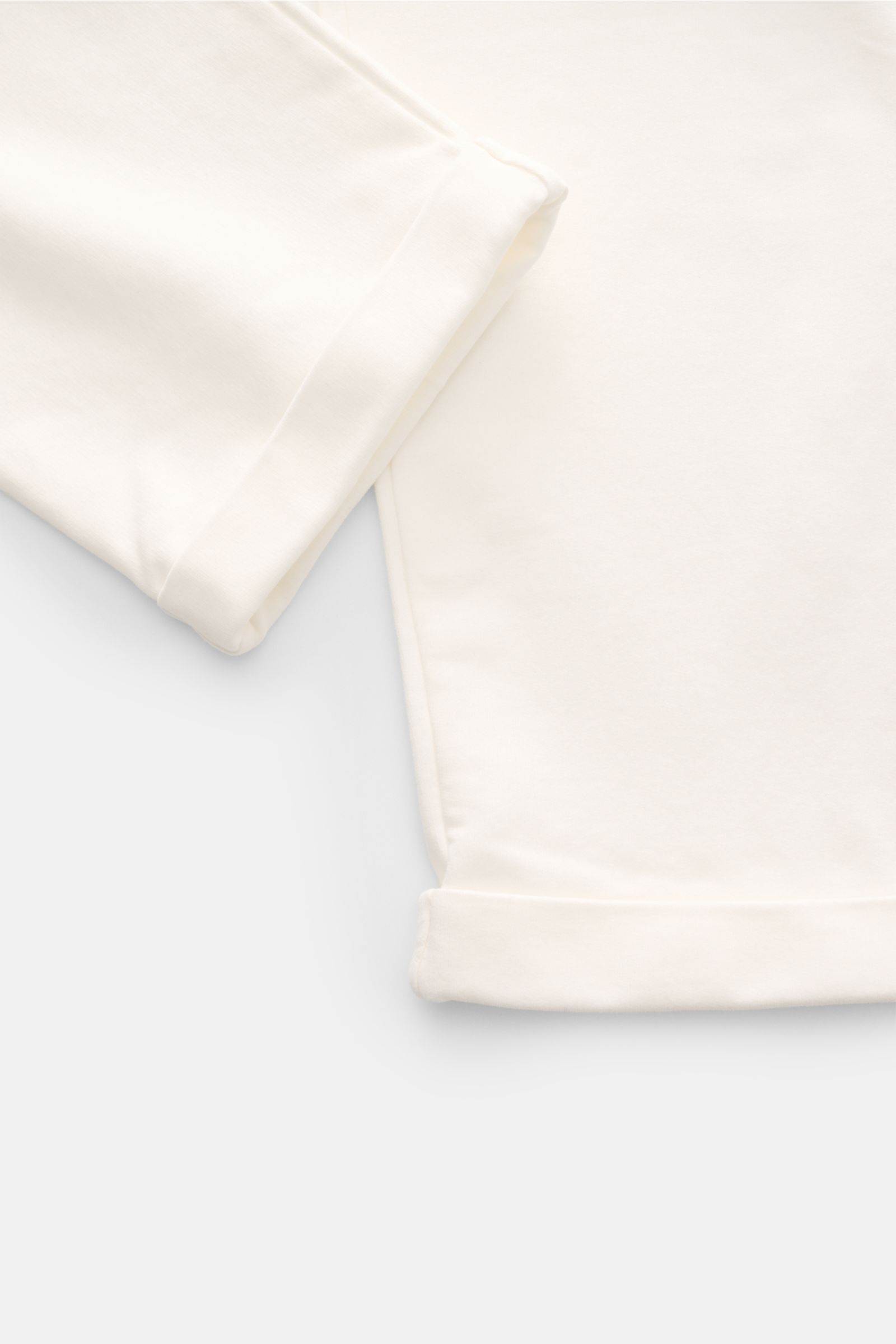 Close-up, top-down view of the cuff and leg of 04651/ A trip in a bag Jogger pants 'If' off-white in soft cotton jersey with tapered fit.

Comfort meets style: These jogger pants in soft cotton jersey by 04651/ A TRIP IN A BAG enhance relaxed looks wit