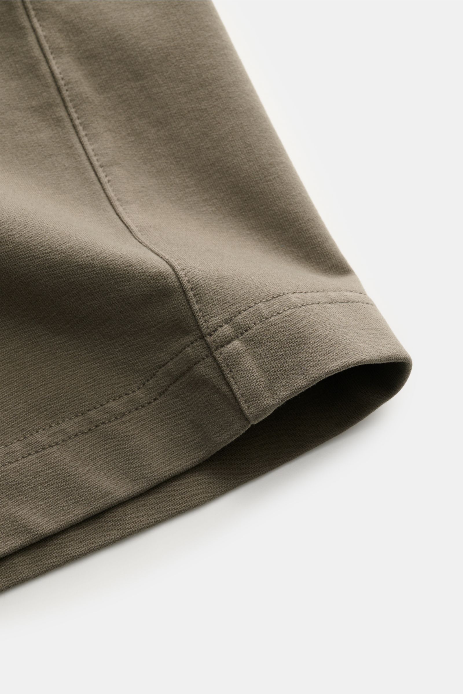 04651/ A trip in a bag Sweat-Shorts oliv