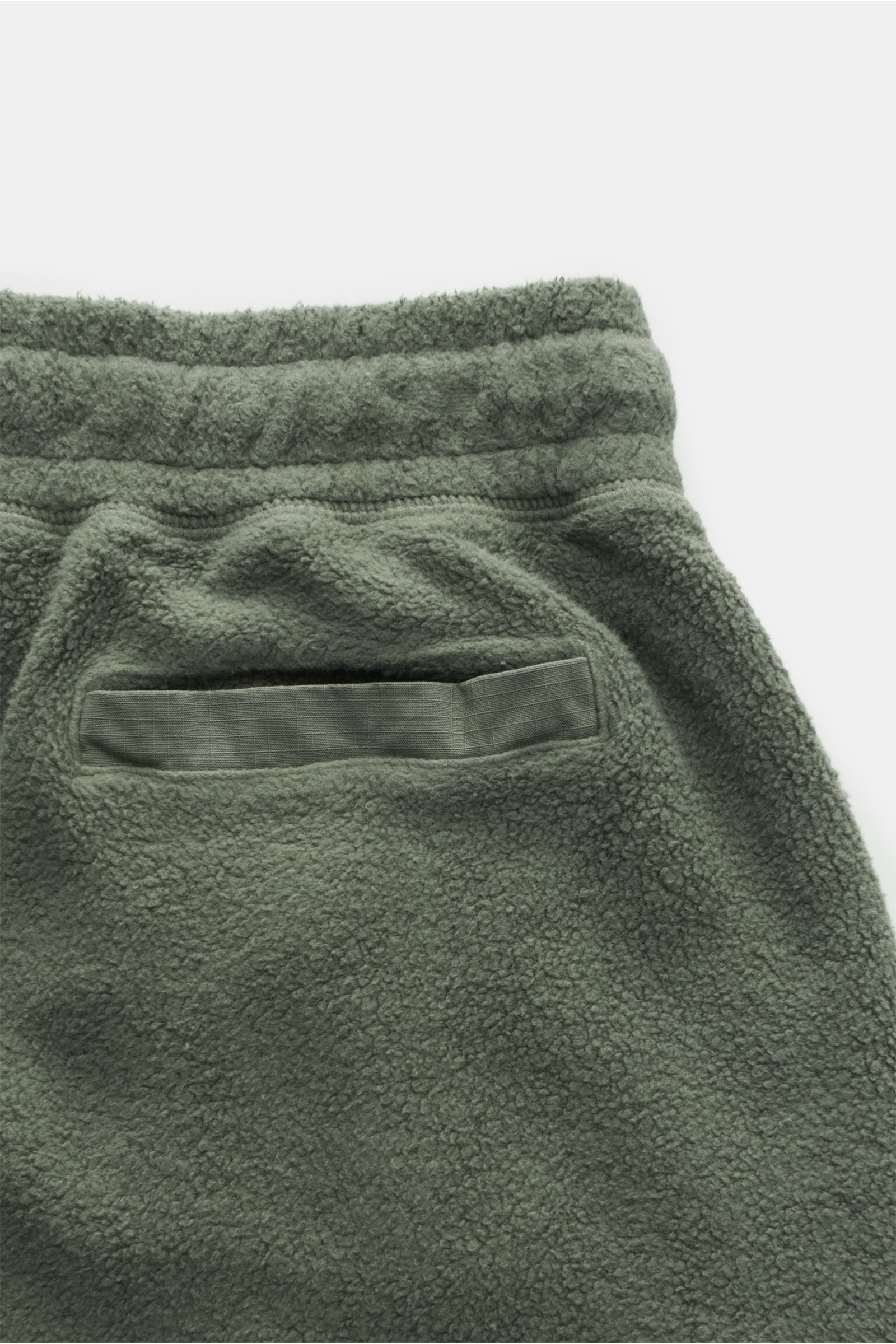 04651/ A trip in a bag Fleece-Cargo-Shorts 'Oyster' oliv