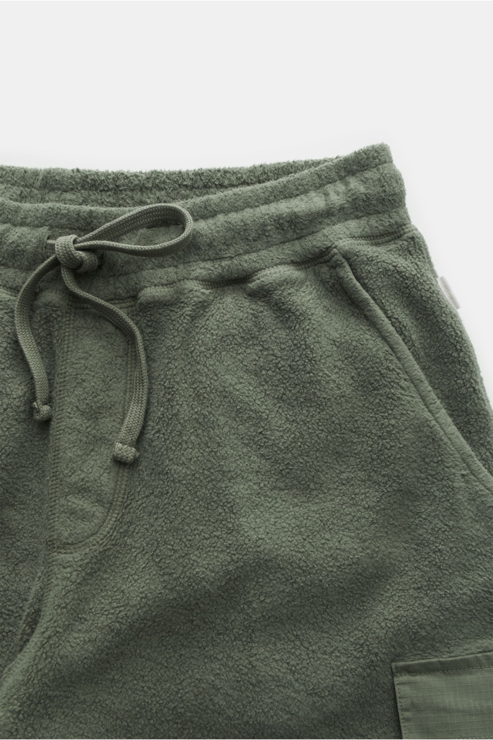 04651/ A trip in a bag Fleece-Cargo-Shorts 'Oyster' oliv