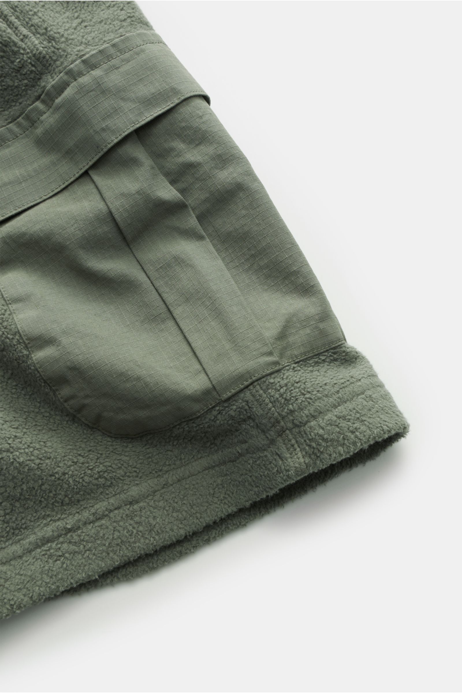 04651/ A trip in a bag Fleece-Cargo-Shorts 'Oyster' oliv