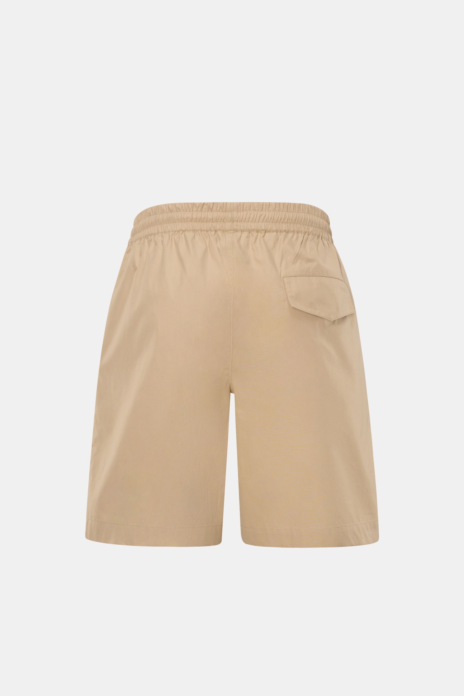 A rear view of A.P.C. Shorts sand in a soft sand color, featuring an elastic waistband with drawstring, one back pocket with flap, and a regular fit made of pure cotton.

Lässiger Look an warmen Tagen: Die Shorts von A.P.C. überzeugen mit ihrem zeitlos