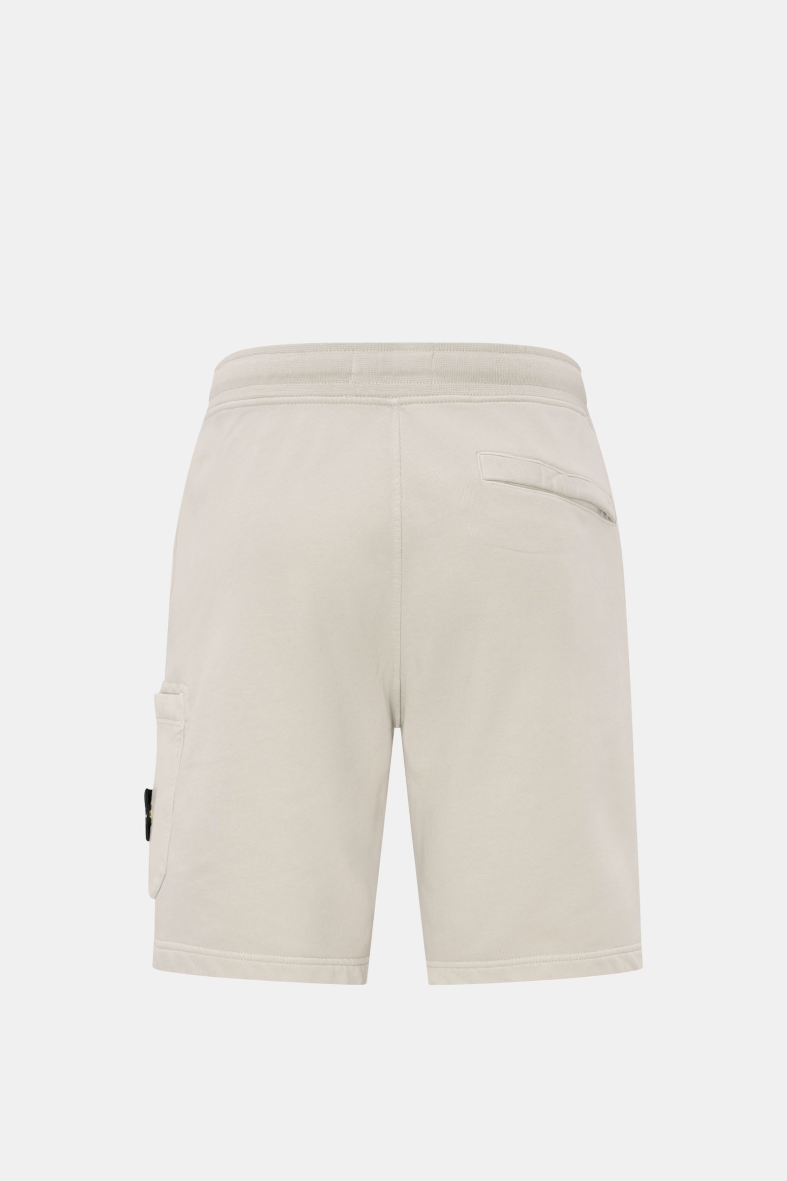 Stone Island Sweatshorts 'Felpa Bermuda' hellgrau, Rückansicht, reine Baumwolle, Regular Fit, elastischer Bund, Cargo- und Gesäßtasche mit Kompass-Badge.