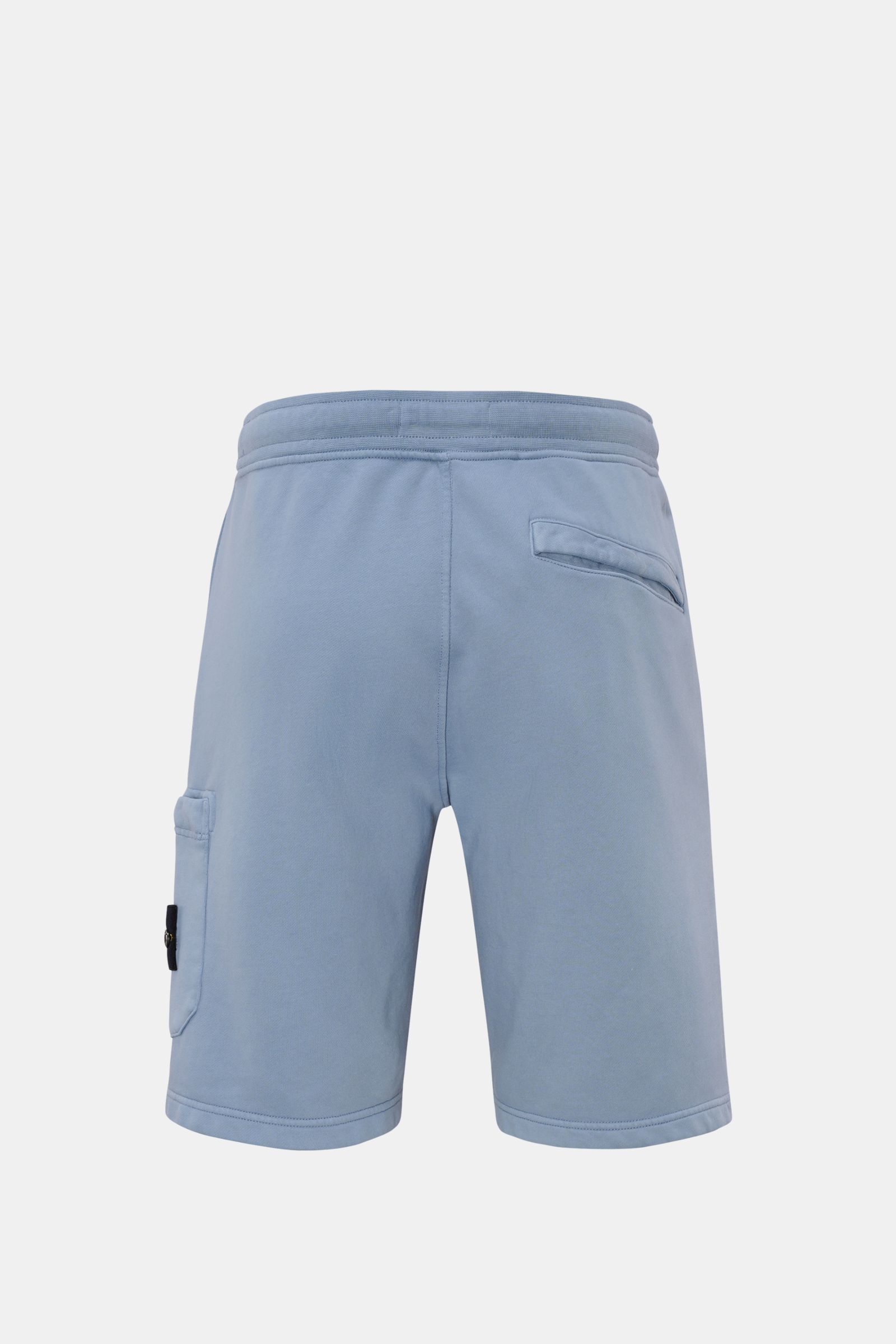 Stone Island Sweatshorts 'Basic Sweat' rauchblau, Rückansicht, aus weichem Bio-Baumwoll-Sweat mit elastischem Bund, Tunnelzug, Cargo- und Gesäßtasche.