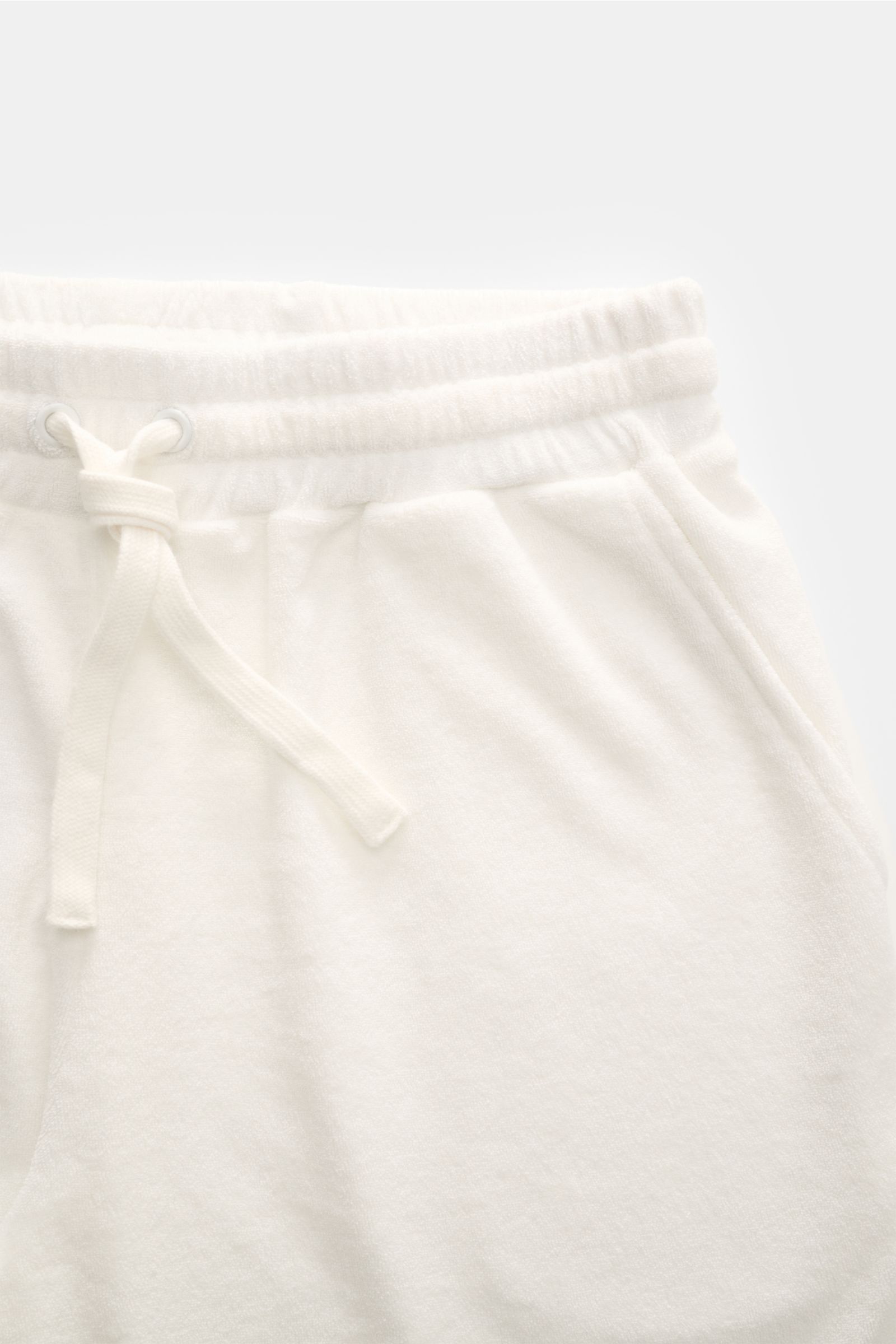 Nahaufnahme der Zeybra Portofino 1962 Frottee-Shorts weiß aus Baumwolle und Microfaser, Regular Fit, elastischer Bund mit Tunnelzug, französische Taschen, weicher Griff.
