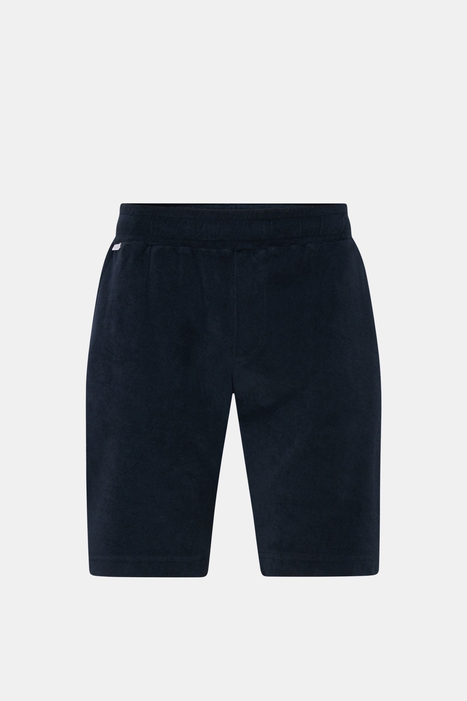Frontale Nahaufnahme der 04651/ A trip in a bag Frottee-Shorts 'Terry' navy aus weichem Baumwoll-Frottee mit elastischem Bund, Tunnelzug und französischen Taschen.