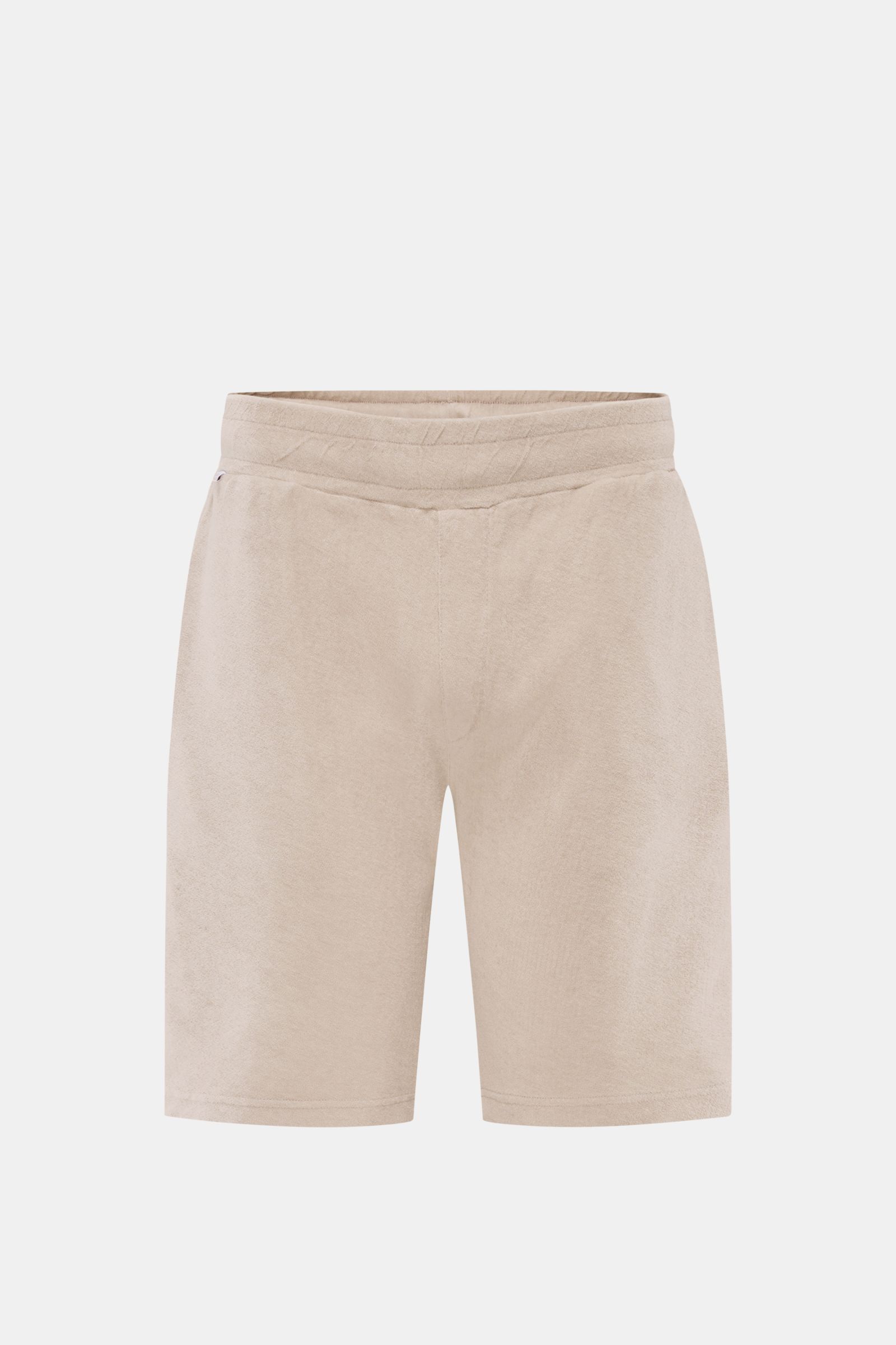 Front view of 04651/ A trip in a bag Frottee-Shorts 'Terry' beige, soft cotton terry regular fit shorts with elastic waistband.

Description: Mit dem Modell 'Terry' präsentiert 04651/ A TRIP IN A BAG komfortable Shorts aus herrlich weichem Frottee – pe