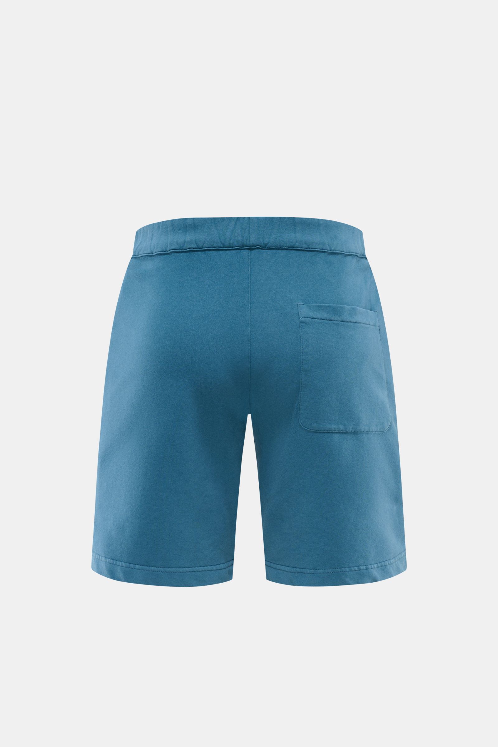 Rückansicht der petrolfarbenen 04651/ A trip in a bag Sweat-Shorts mit elastischem Bund, Gesäßtasche, Regular Fit und softem Baumwollgriff.