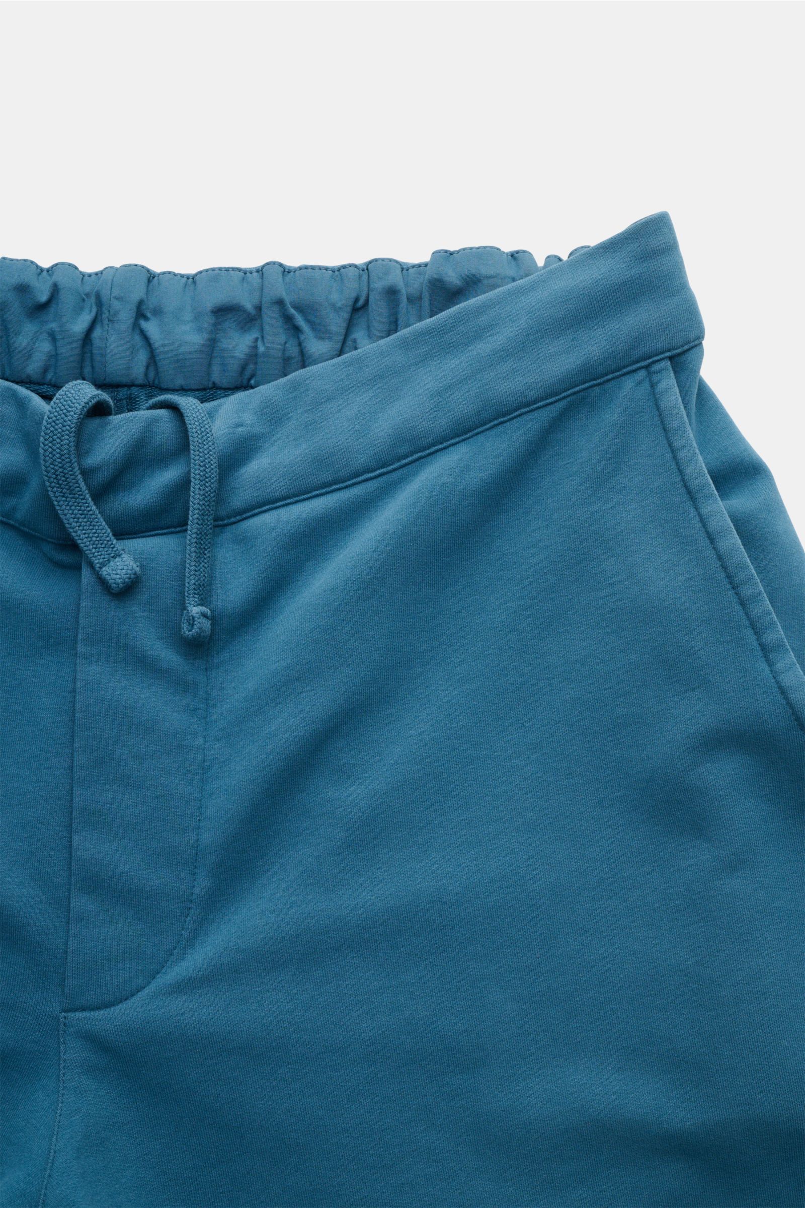 04651/ A trip in a bag Sweat-Shorts petrol, Detailfoto von elastischem Bund, Tunnelzug, softem Griff und Regular Fit aus Baumwoll-Sweat.