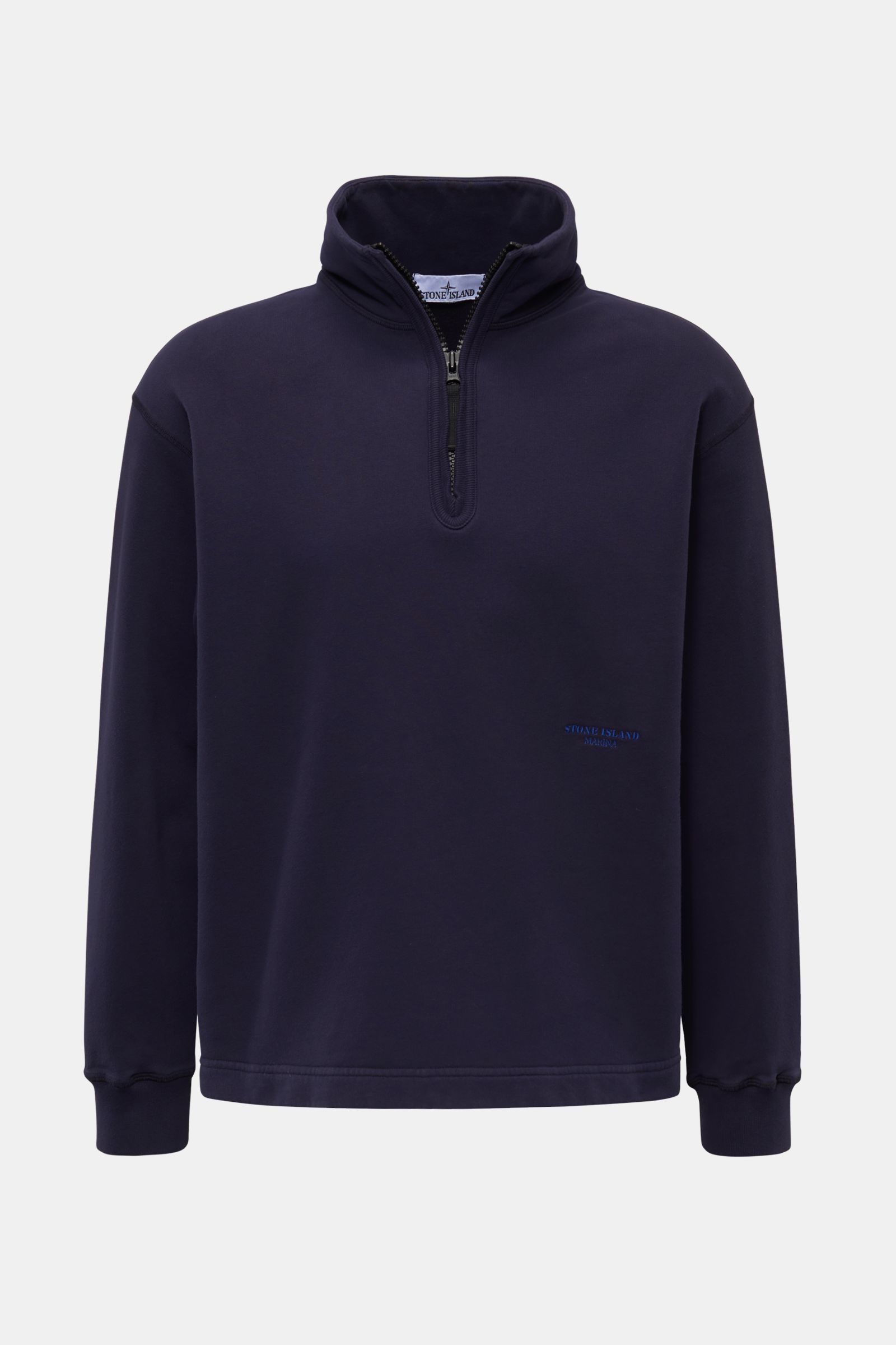 Stone Island Sweat-Troyer 'Marina' navy, frontale Ansicht, aus reiner Baumwolle, softer Griff, Regular Fit, hochschließender Troyer-Kragen mit Zipper, feines Stitching, angeraute Innenseite, elastische Bündchen, sportiv maritimer Charakter.