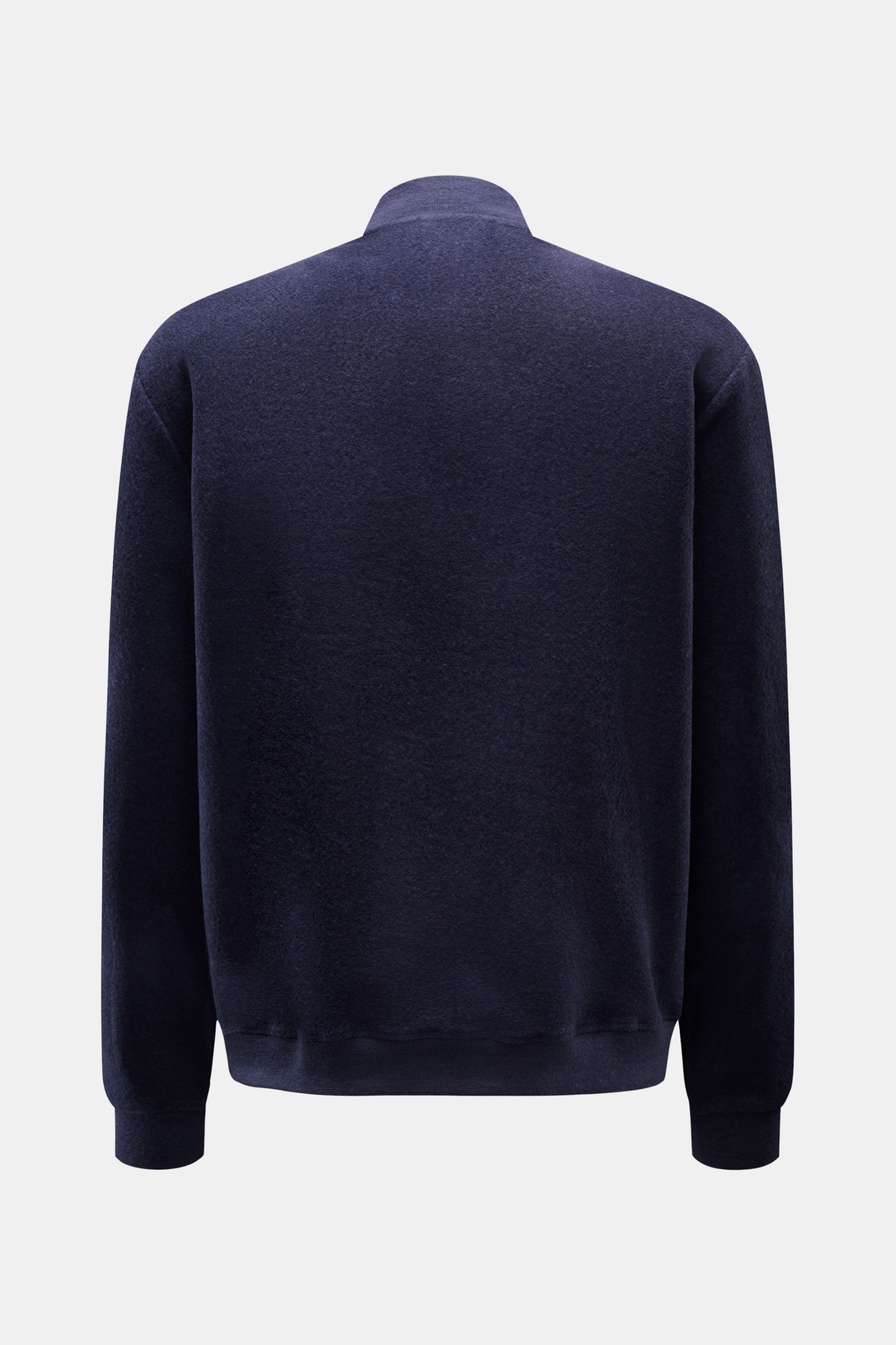 Back view of the 04651/ A trip in a bag Blouson dunkelblau, a slim fit dark blue fleece jacket with soft wool-cotton blend, ribbed cuffs, and collar. Lässig durch die Übergangszeit: Der Blouson von 04651/ A TRIP IN A BAG überzeugt mit seiner samtigen Flee