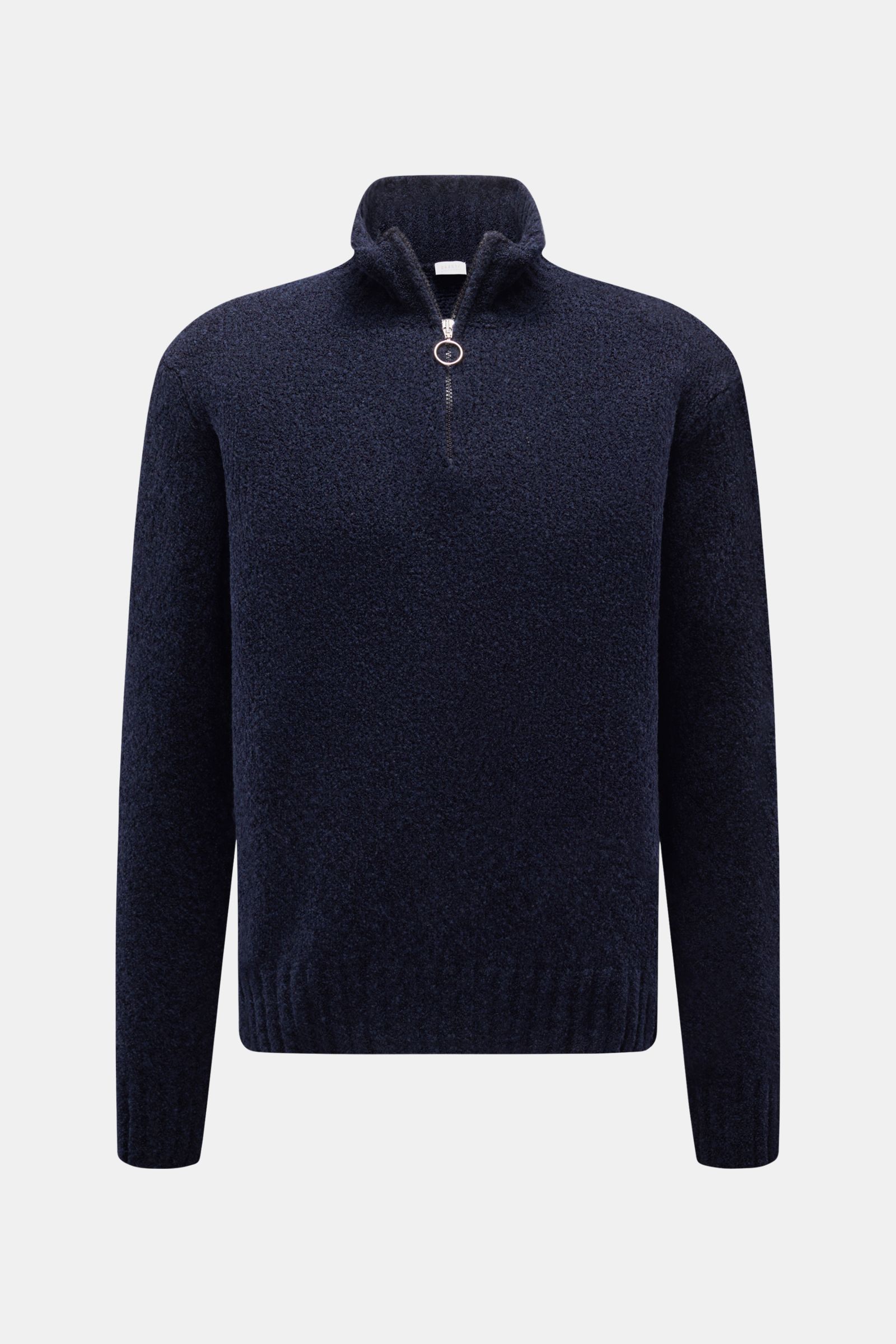 04651/ A trip in a bag Troyer 'Grainy' navy, frontale Ansicht, Mix aus Wolle und Microfaser, weicher Griff, Boucléstrick, mittelfeines Strickbild, Regular Fit, hoher Rippstrickkragen mit Zipper, breite Rippbündchen.