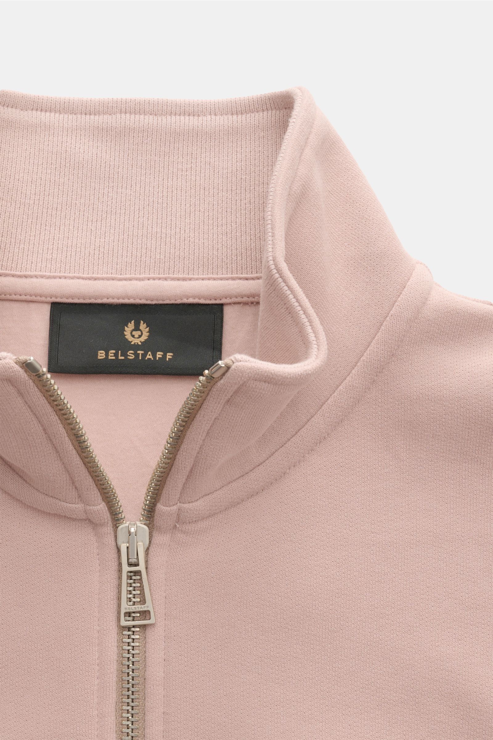 Close-up front view of Belstaff Sweat half-zip jumper 'Quarter Zip' antique pink showing half-zip collar, soft pure cotton fabric, and black BELSTAFF woven label on the chest.

Sporty and versatile: The sweat half-zip jumper 'Quarter Zip' in pure cotto