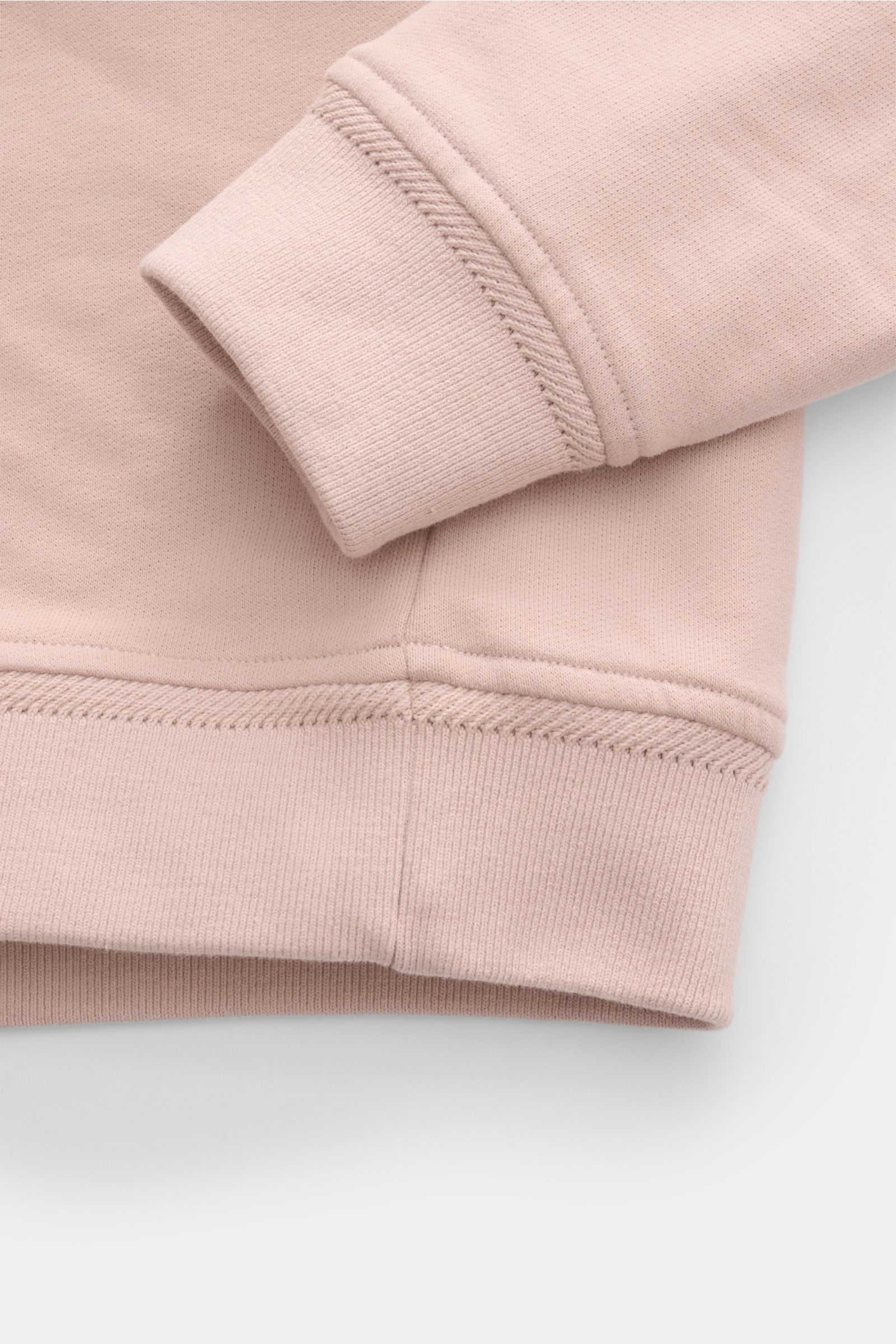 Close-up view of the cuff and hem of the Belstaff Sweat half-zip jumper 'Quarter Zip' antique pink, showing soft pure cotton fabric, slim fit, ribbed bands, and fine stitching details.

Description: Sporty and versatile: The sweat half-zip jumper 'Quar
