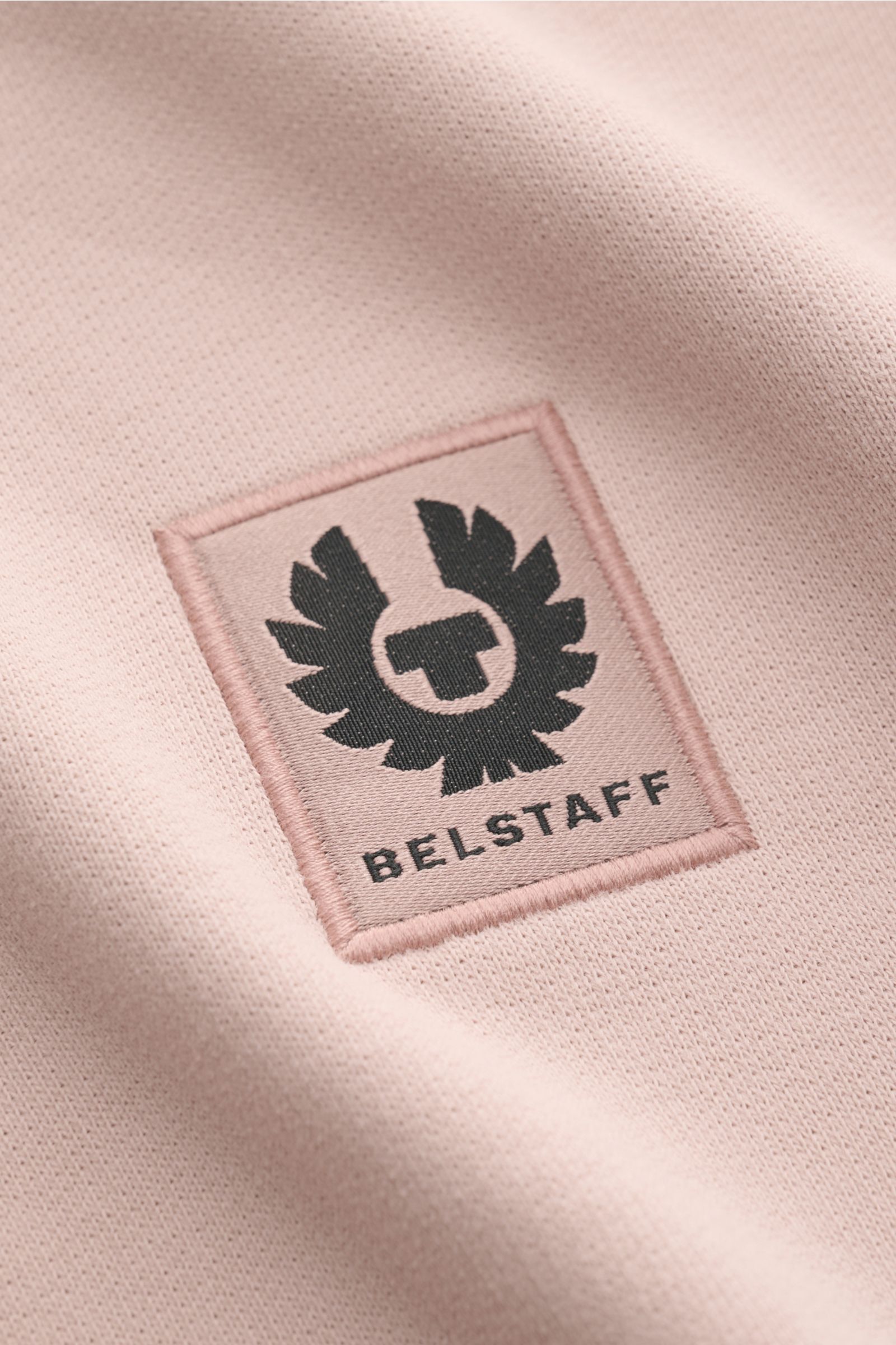Close-up front view of the Belstaff Sweat half-zip jumper 'Quarter Zip' antique pink, showing the soft pure cotton fabric and the subtle woven BELSTAFF label on the chest.

Description:  
Sporty and versatile: The sweat half-zip jumper 'Quarter Zip' in