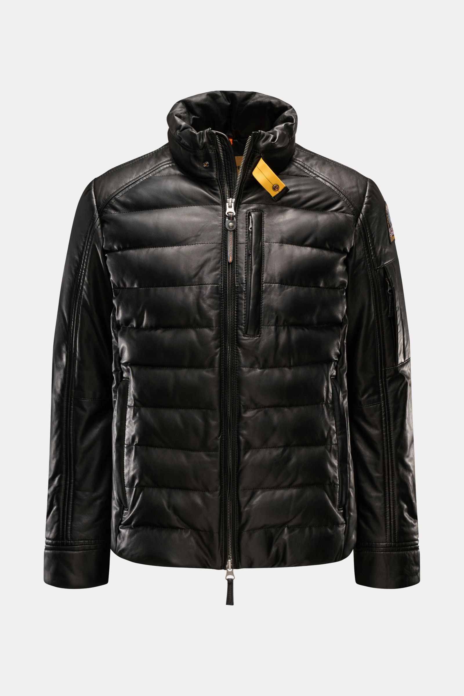 Front view of Parajumpers Lederjacke 'Ernie' schwarz, a black leather jacket with smooth lamb leather, quilted padding, slim fit, two-way zipper, padded stand collar with snap tab, zippered chest and front pockets, zipped upper arm pocket, elastic cuffs, 