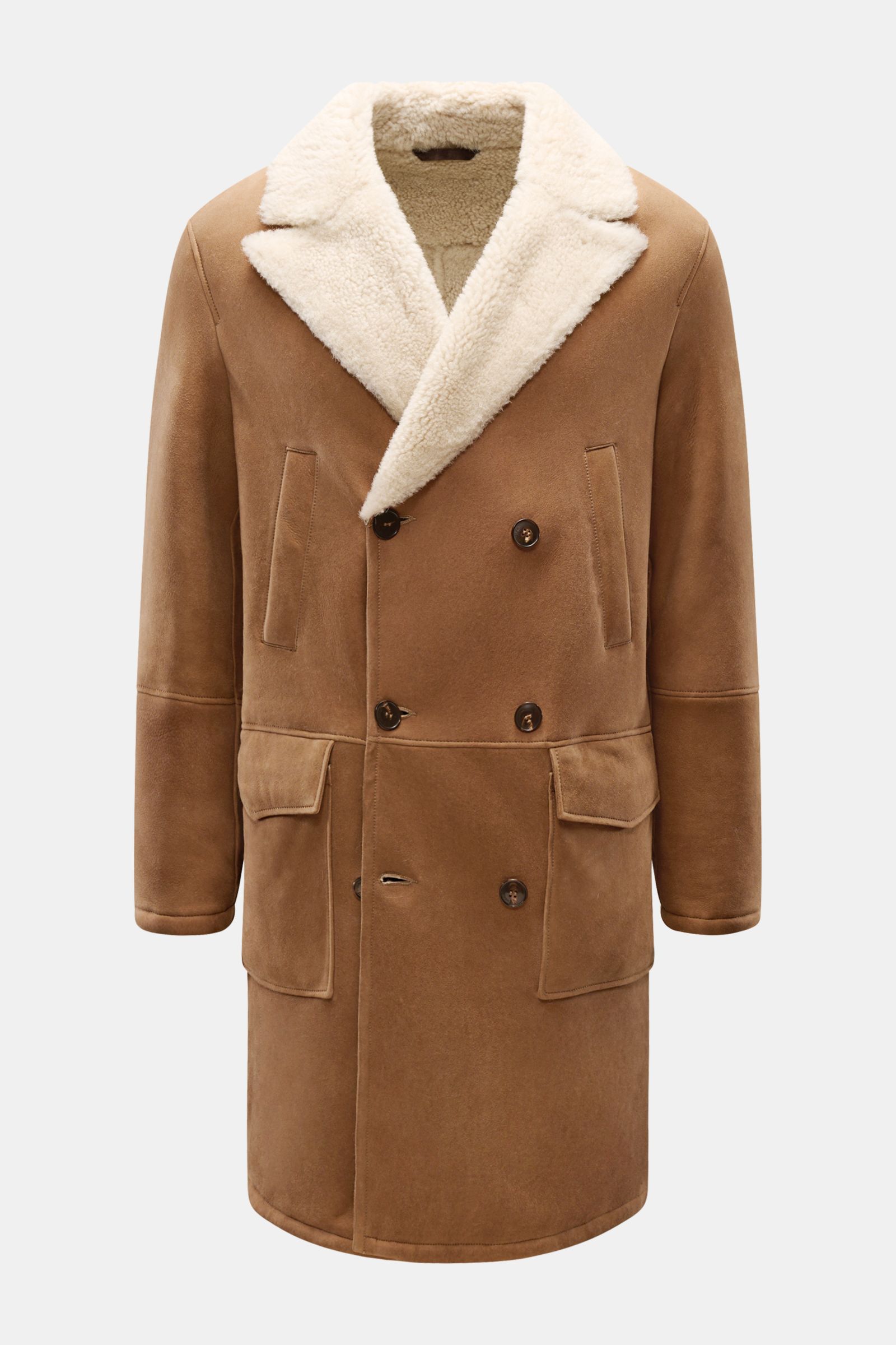 Manzoni 24 Lammfellmantel braun, frontale Nahaufnahme, Slim Fit, zweireihig, Spitzrevers, Lammvelours, Taschen, Knöpfe, warm, edel.