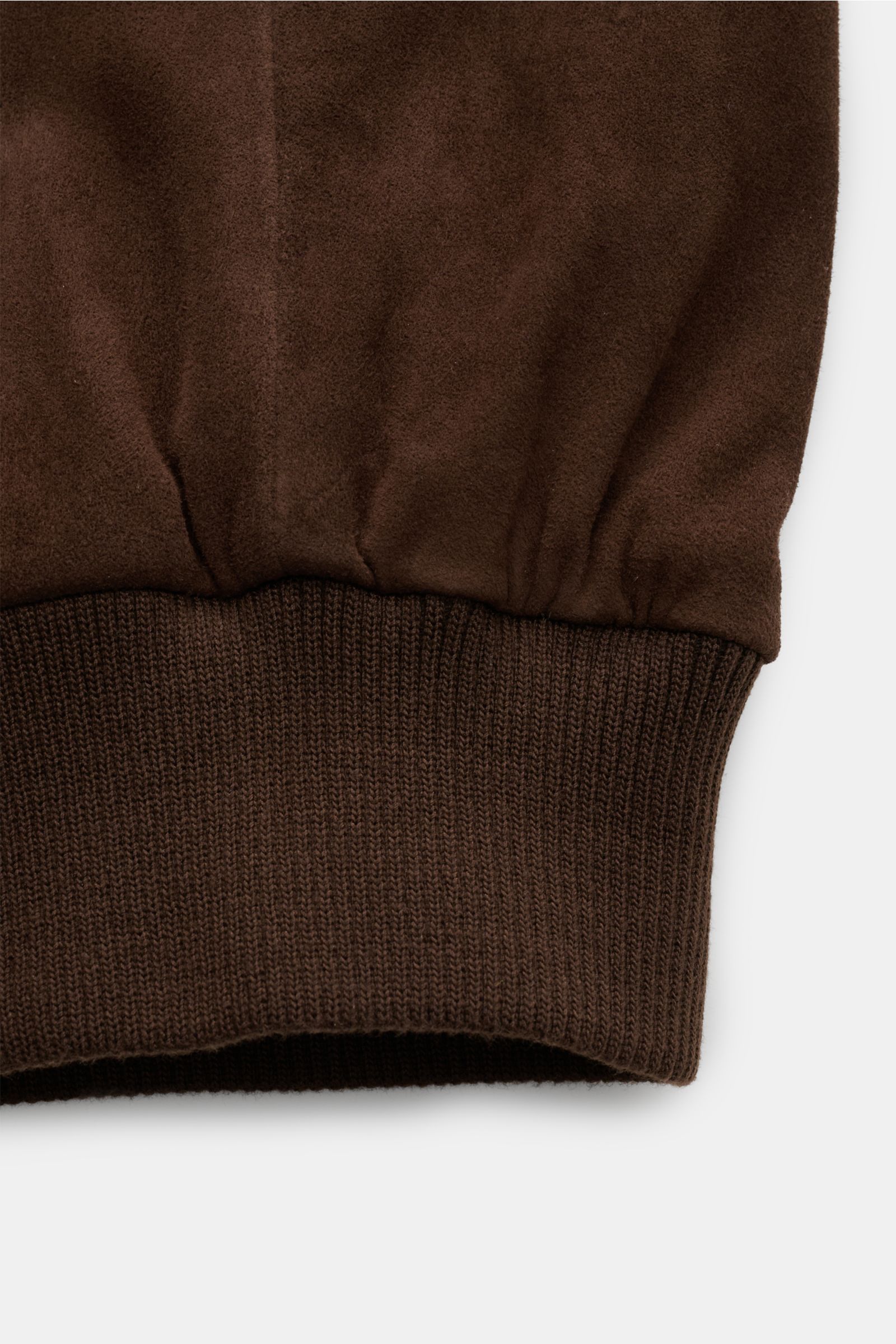 Close-up view of the ribbed elastic cuff of the Arma Suede blouson 'Didier' brown, showcasing fine goat suede and knit detail.

Description: Smart and timeless: The leather blouson 'Didier' from ARMA is made of supple goat suede and stands out with a s
