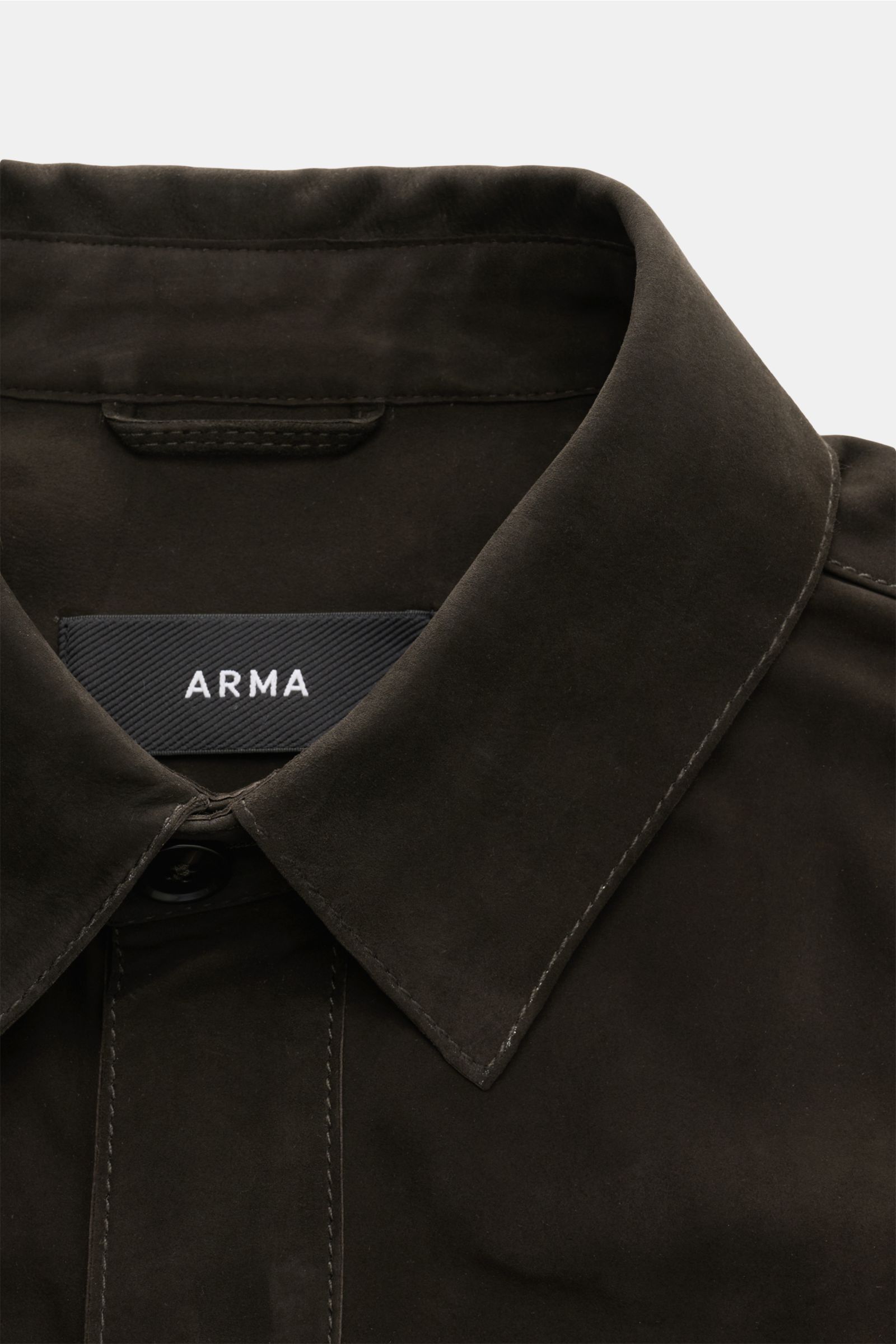 Arma Velourslederjacke 'Dillen' anthrazit, Nahaufnahme von oben, edles Lammveloursleder, Slim Fit, Umlegekragen, sechs Knöpfe, Brusttasche mit Patte.