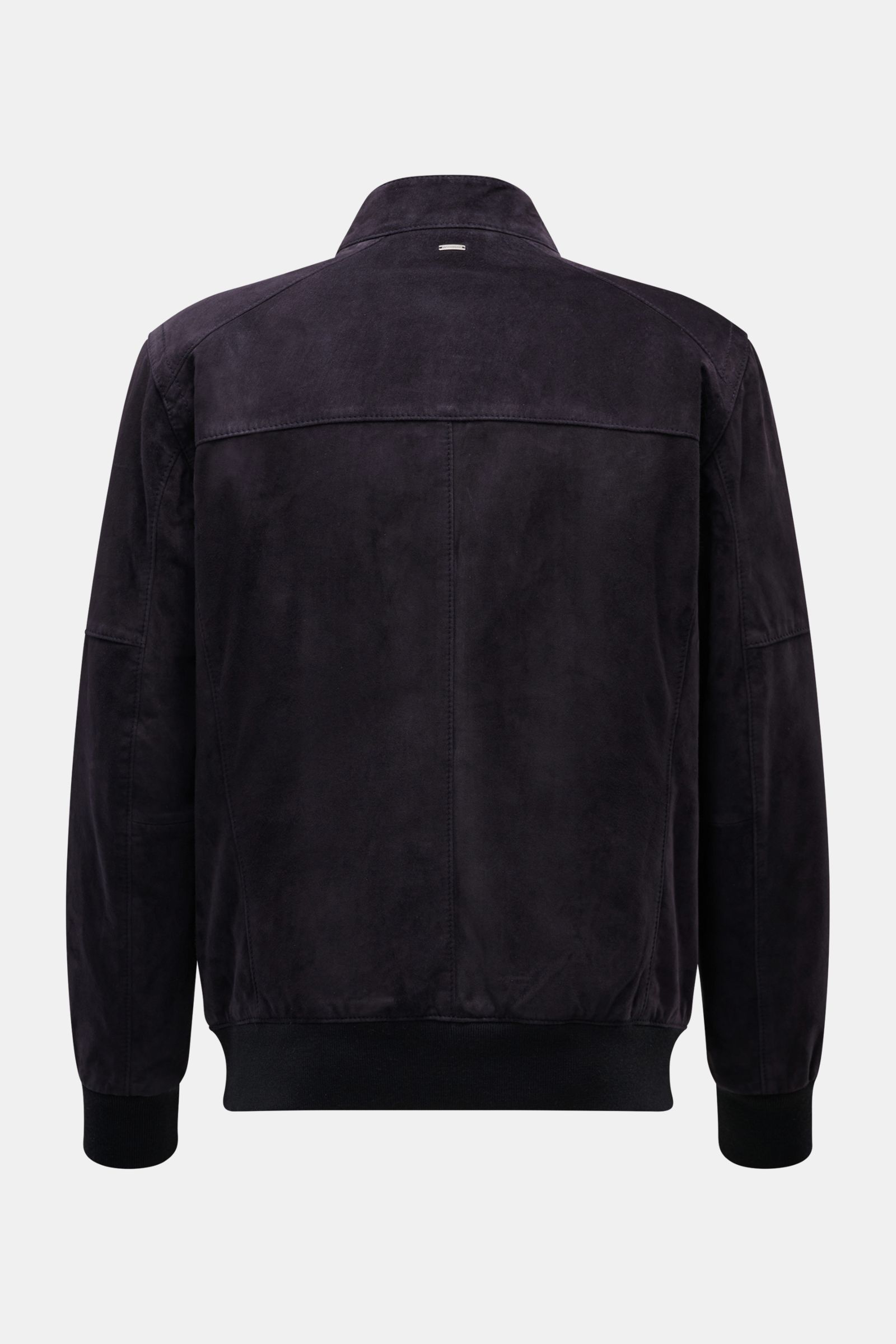 Back view of Windsor Leather blouson 'Borello' dark navy, soft chrome-free tanned suede, slim fit with standing collar and knitted bands.

The blouson 'Borello' by WINDSOR is made of soft, chrome-free tanned suede. A must-have for the coming season.