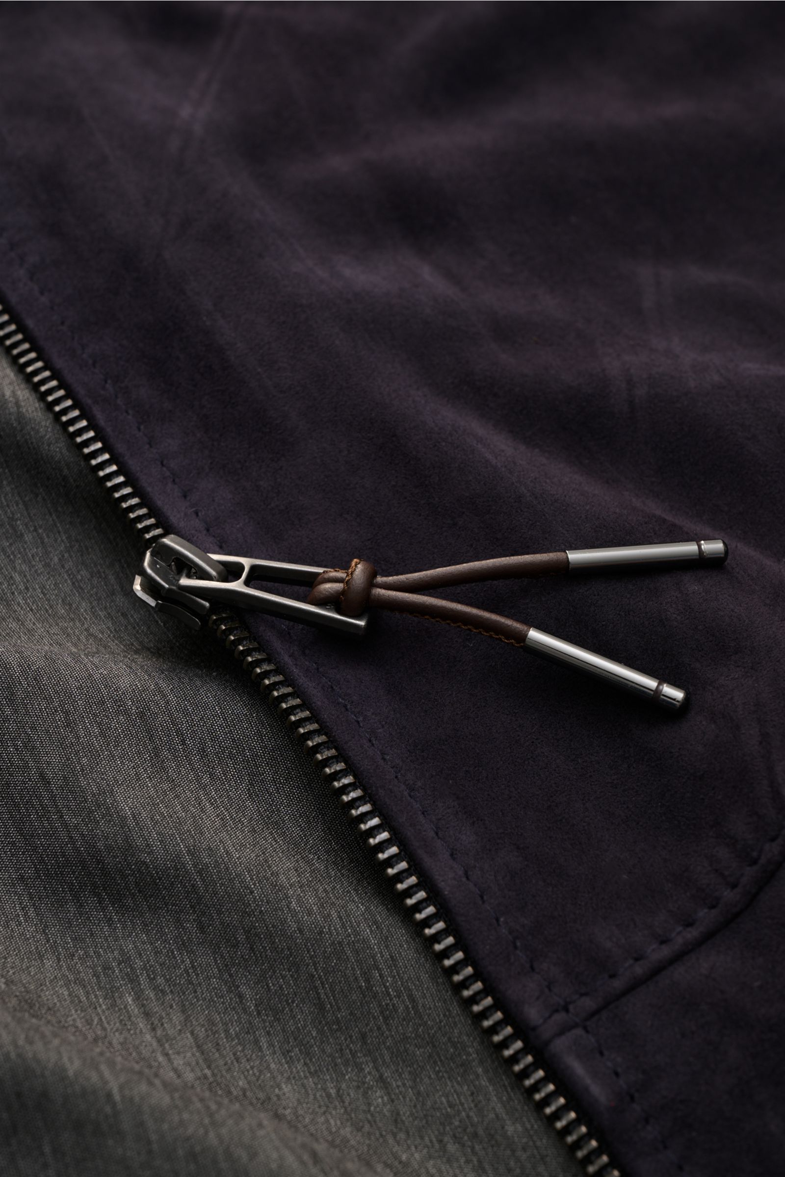Close-up of the zipper and fabric detail of the Windsor Leather blouson 'Borello' dark navy, showing soft suede and smooth lining.

The blouson 'Borello' by WINDSOR is made of soft, chrome-free tanned suede. A must-have for the coming season.

