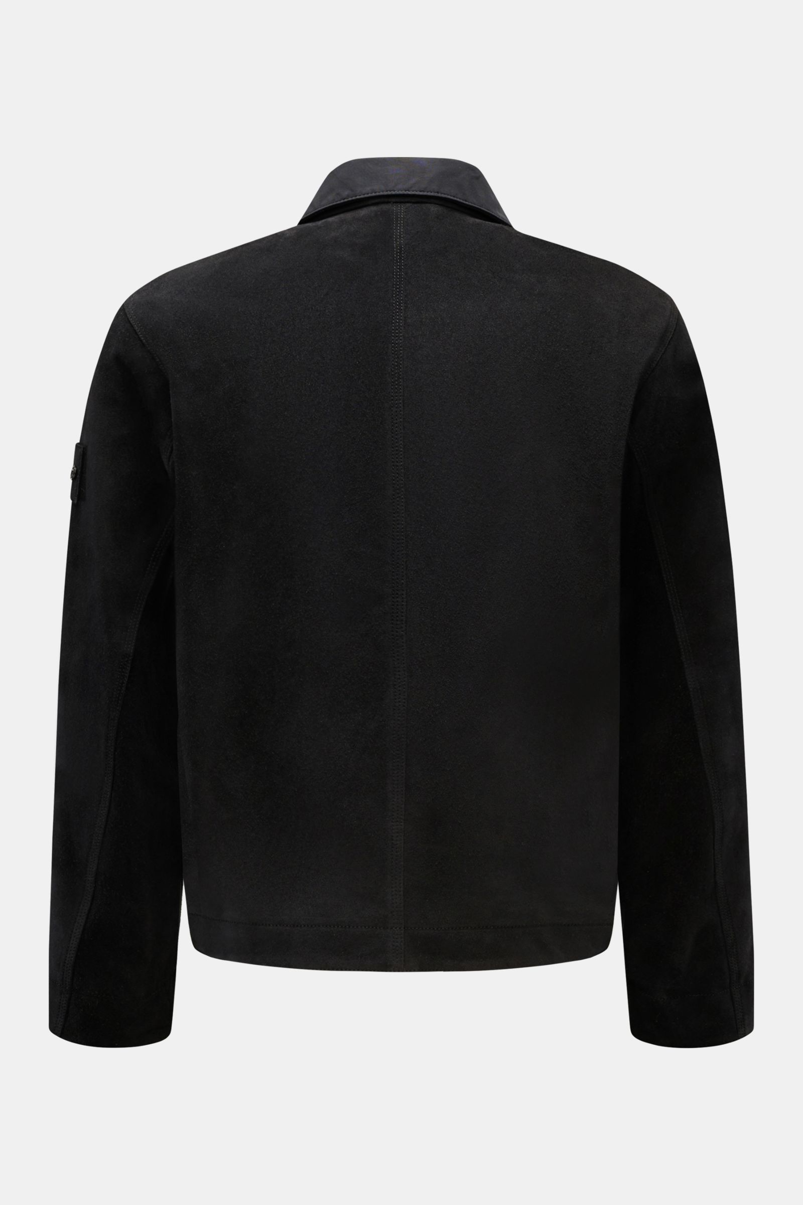 Stone Island Velourslederjacke 'Ghost Piece' schwarz, Rückansicht, geschmeidiges Rindsleder, Regular Fit, Umlegekragen, Patch am Ärmel.