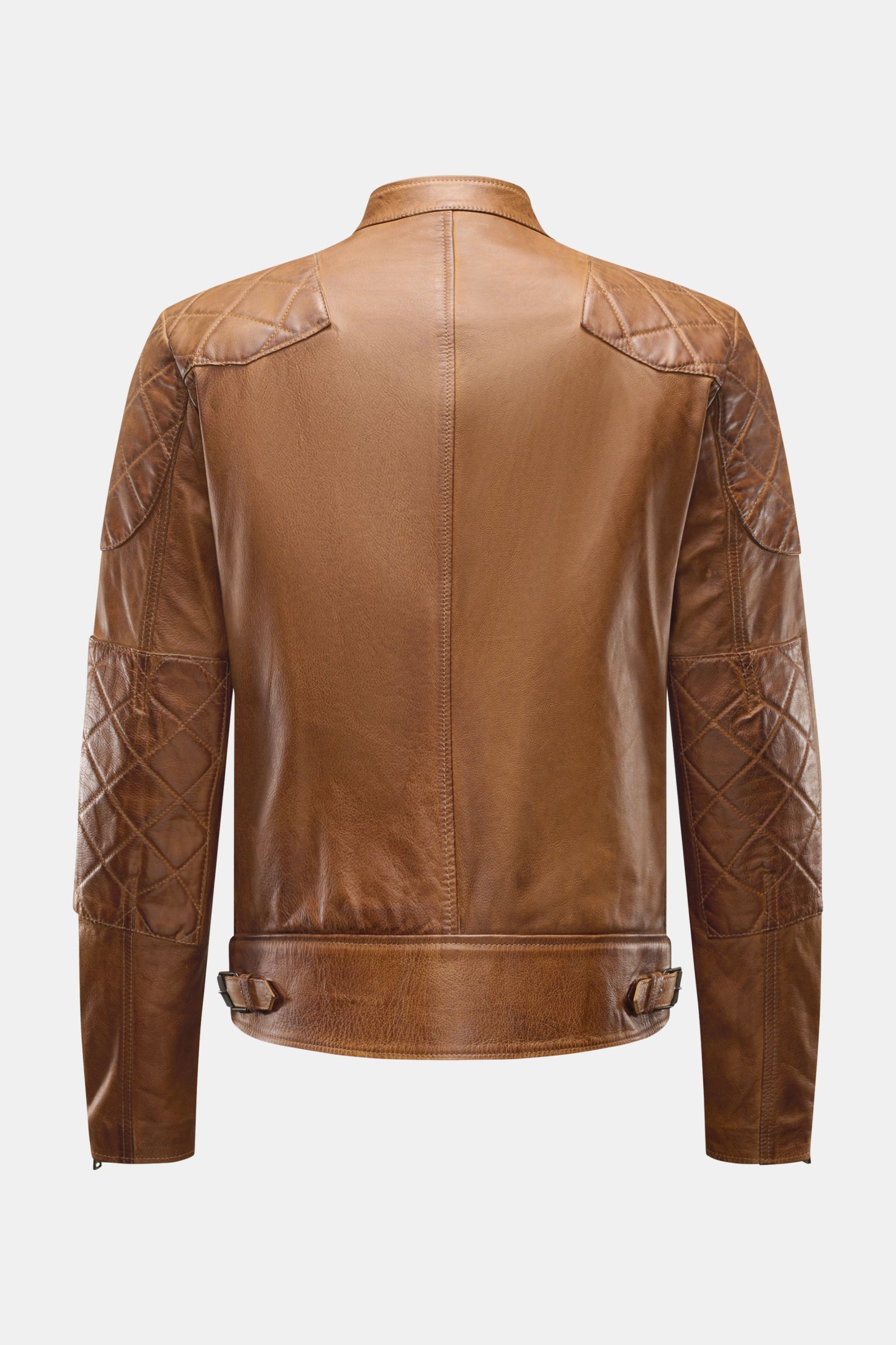 Belstaff Lederjacke 'Legacy Outlaw' braun, Rückansicht, handgewachstes wasserabweisendes Kalbleder, Stepppartien, Slim Fit, Metallreißverschluss, Stehkragen, regulierbare Ärmel- und Saumriegel.