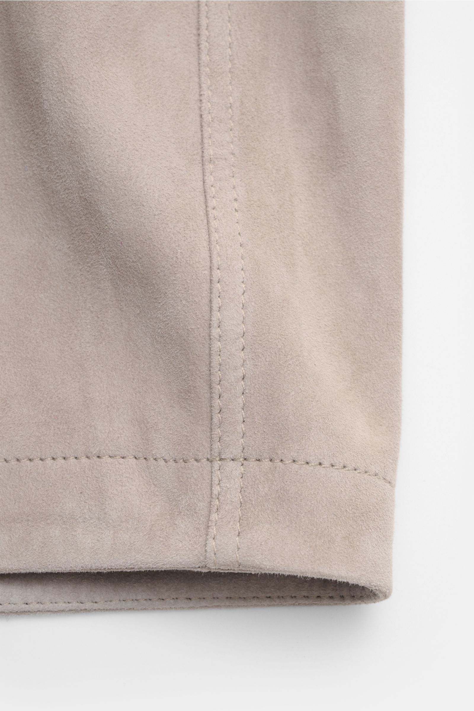 Arma Velourslederjacke 'Mex' hellgrau im Slim Fit, Detailansicht des weichen Veloursleders mit feiner Naht und geschmeidigem Griff.