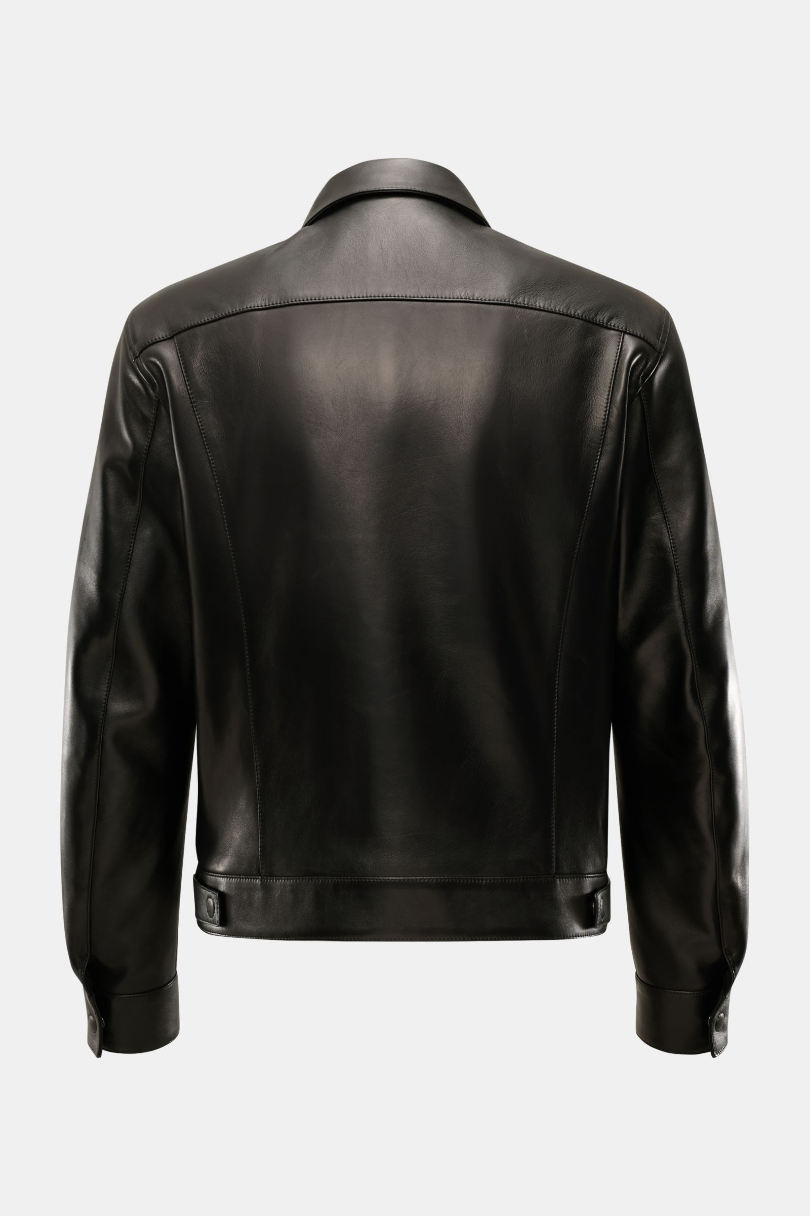 Back view of Tom Ford Lederjacke schwarz made of smooth black lamb leather with a fold-over collar, slim fit, and detailed stitching.

Description: Luxus wie gewohnt von TOM FORD: diese Jacke aus geschmeidigem Lammleder mit Umlegekragen wurde in zeitlo
