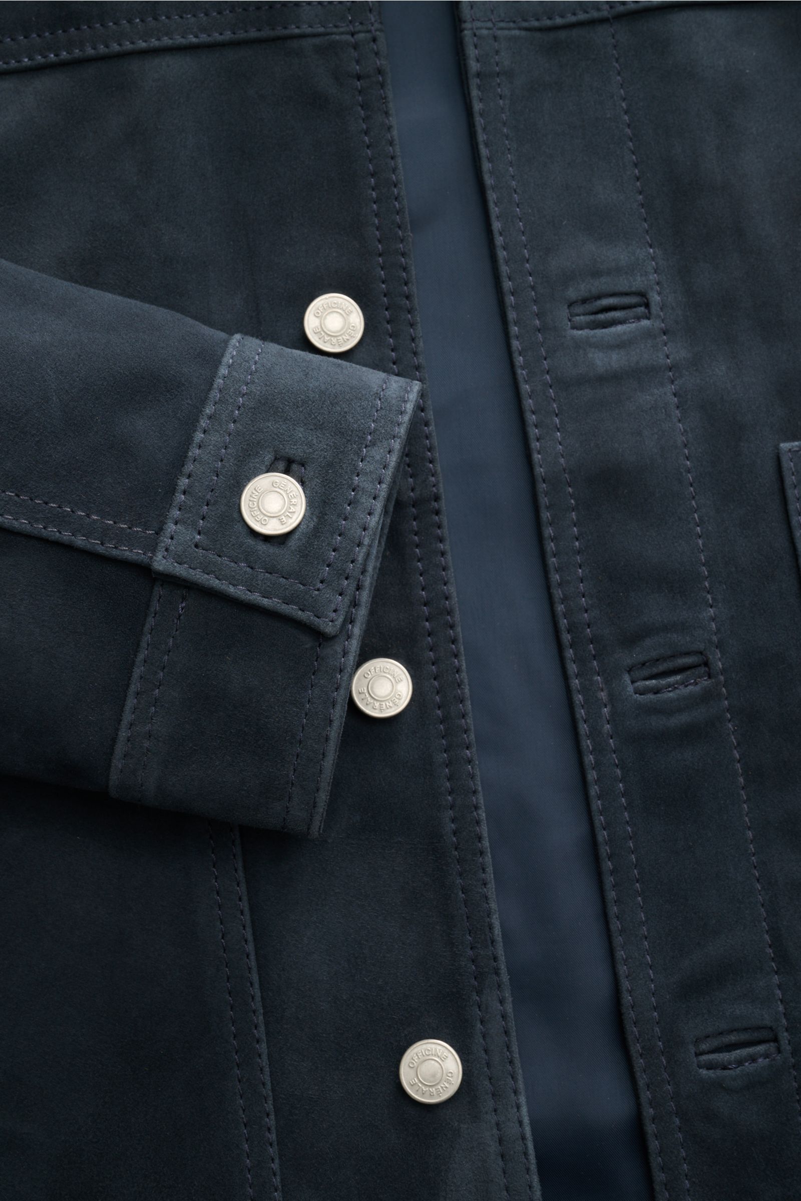 Close-up front view of Officine Générale Velourslederjacke 'Loki' graublau in soft grey-blue goat suede with six-button placket and cuff detail.
