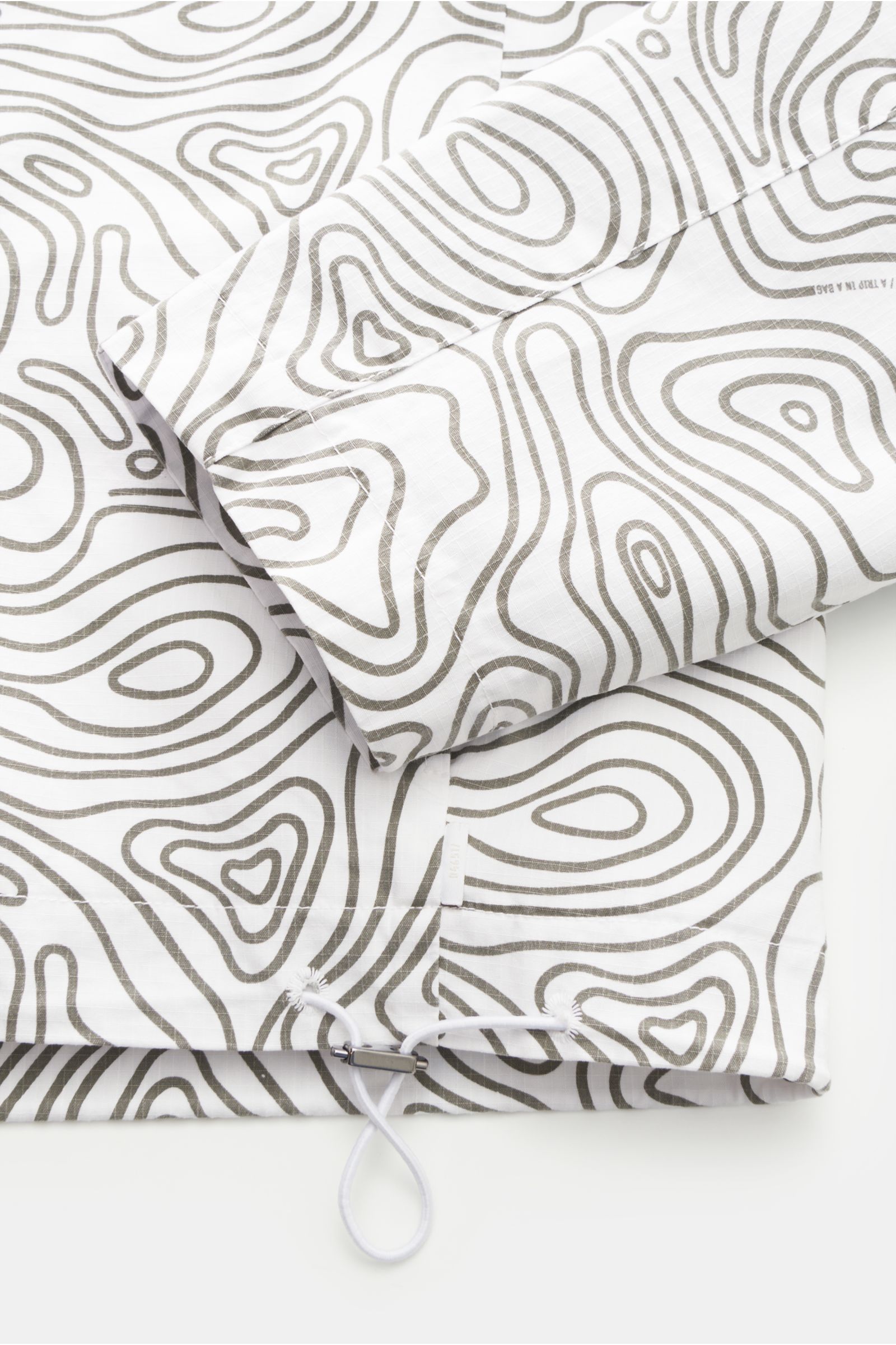 04651/ A trip in a bag Windbreaker 'Seamap' weiß/oliv gemustert