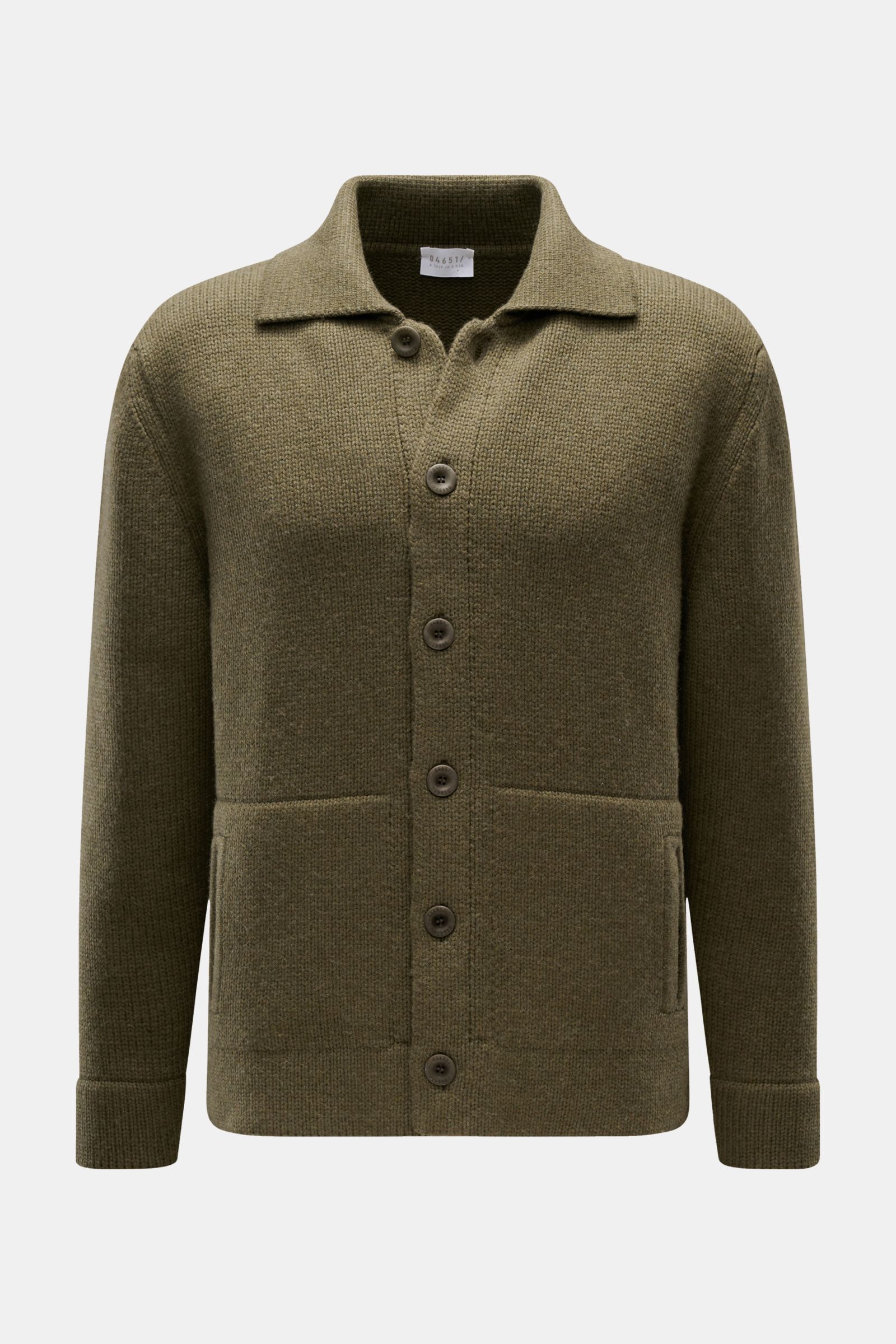 Front view of the 04651/ A trip in a bag Cardigan 'Boiled Blouson' olive, a slim fit wool blend cardigan with chunky knit, turn-down collar, six-button placket, ribbed bands, and angled hip pockets. 

Description: The cardigan 'Boiled Blouson' made of 