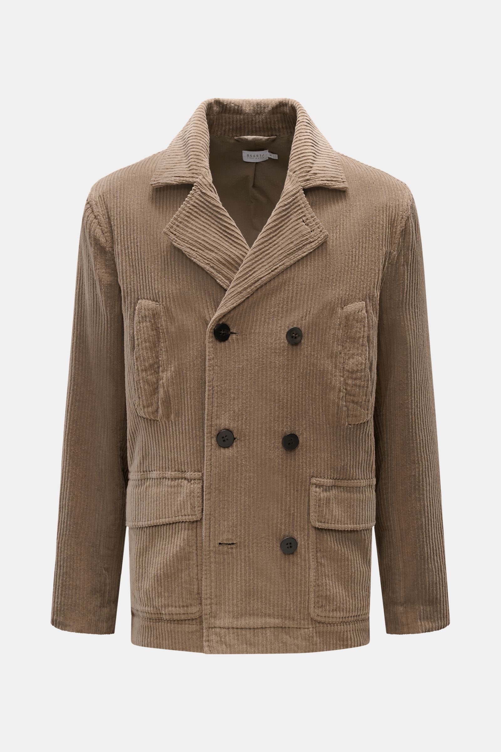 Vorderansicht der 04651/ A trip in a bag Cord-Cabanjacke taupe aus Breitcord Baumwolle, Slim Fit, mit Stretch, weichem Griff, garment dyed, zweireihiger Drei-Knopf-Leiste, variablem Reverskragen, schrägen Leistentaschen, Hüfttaschen mit Patte, Ärmelabschl