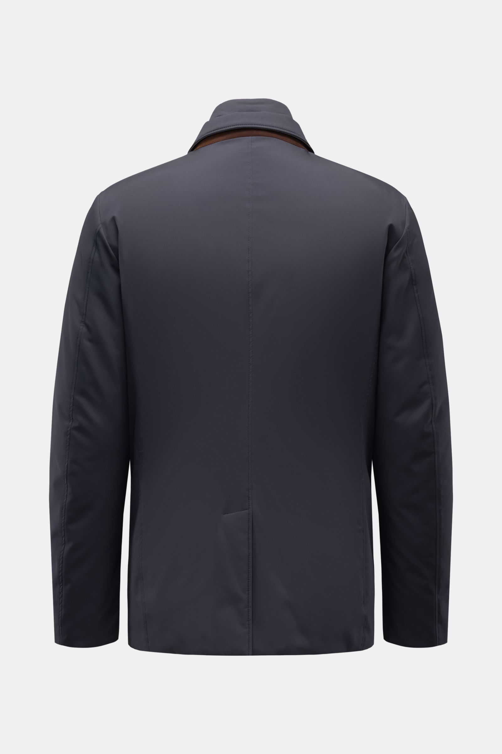 Rear view of Moorer Jacke 'Nobile' navy, slim fit with variable collar, water-repellent elastic microfiber, double-front two-way zipper, three-button style, flap hip pockets, back vent with snap buttons, smooth lining, and two inner pockets. 

Description