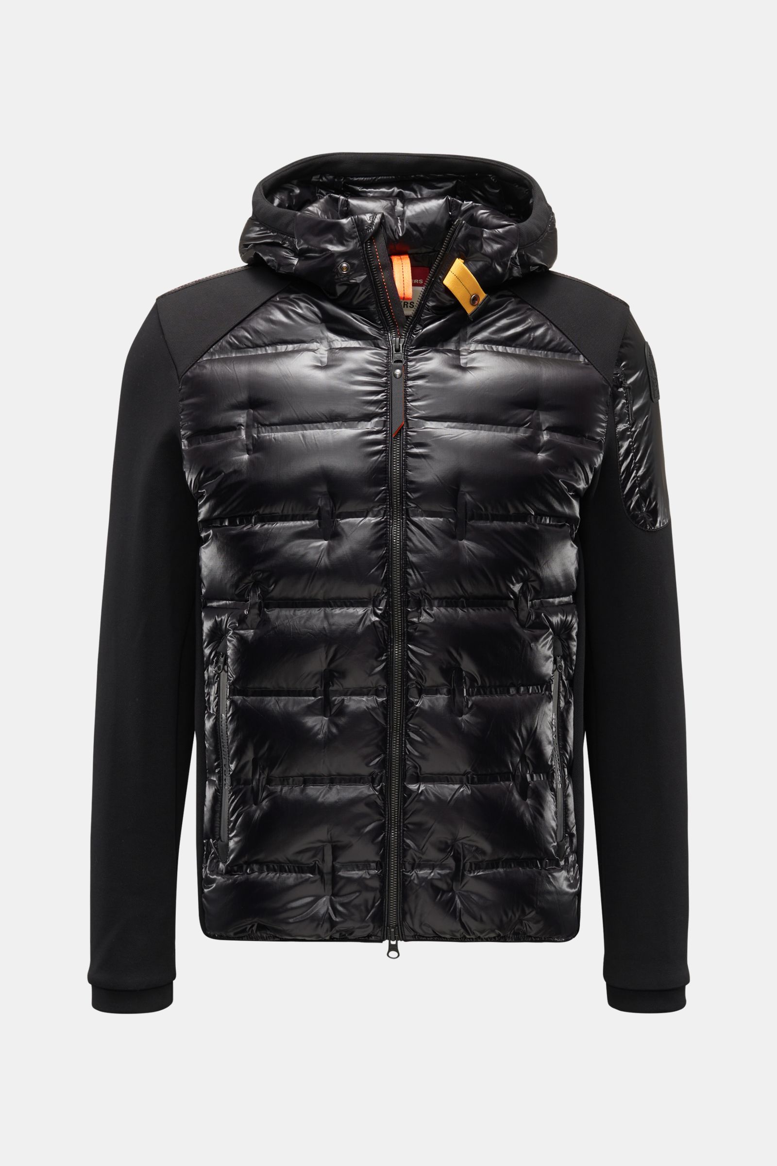 Parajumpers Daunenjacke 'Gyles' schwarz, frontale Nahaufnahme, gesteppte Ripstop-Microfaser mit Jersey-Details, Kapuze, Slim Fit, Daunenfüllung.