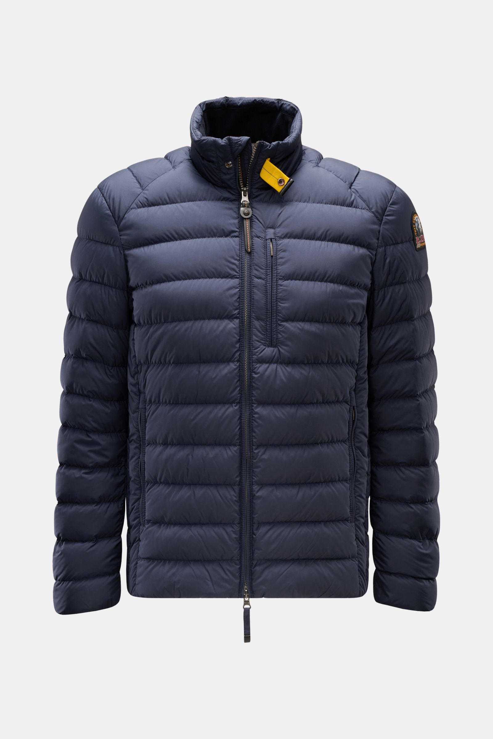 Parajumpers Daunenjacke 'Ugo' navy, frontale Ansicht, ultraleicht, slim fit, wind- und wasserabweisend, mit Brust- und Fronttaschen, Stehkragen, 95% recycelte Materialien.