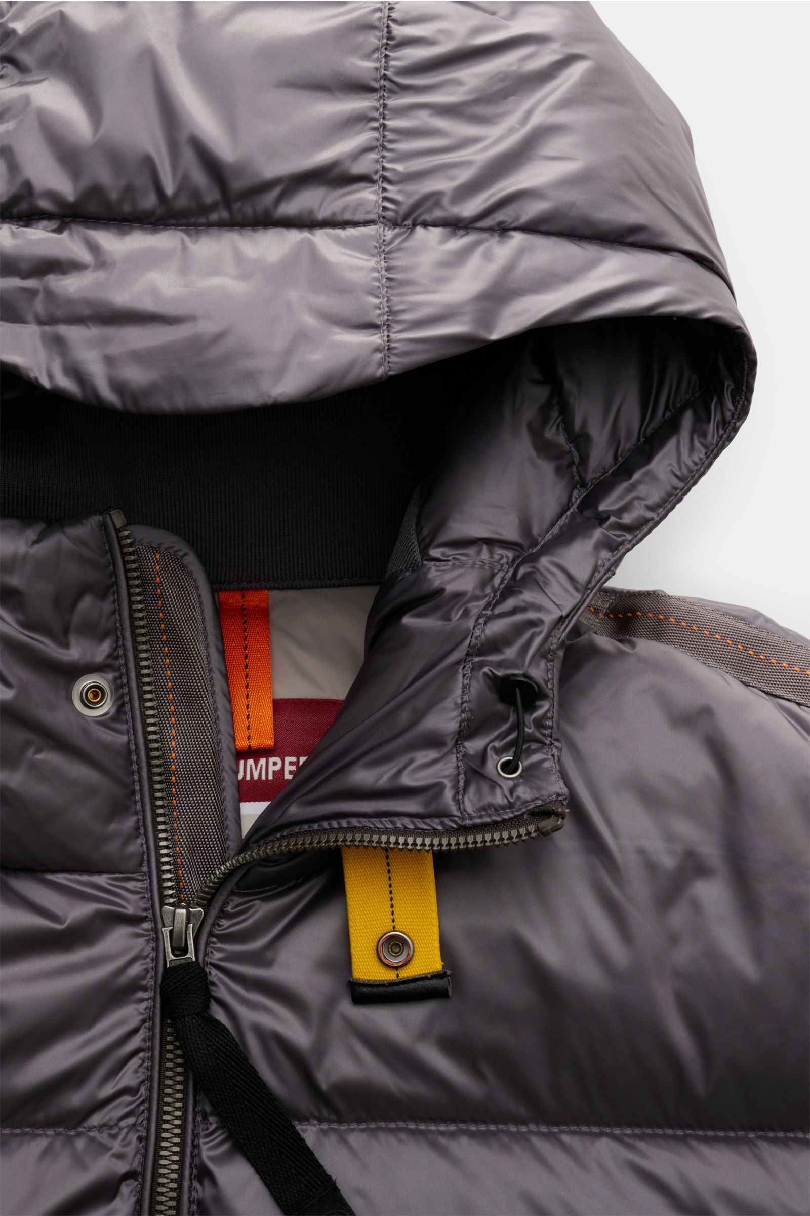 Parajumpers Daunenblouson 'Pharrell' grau von oben fotografiert, gesteppte Microfaser, leichte Daunenfüllung, wasserabweisend, mit Kapuze.