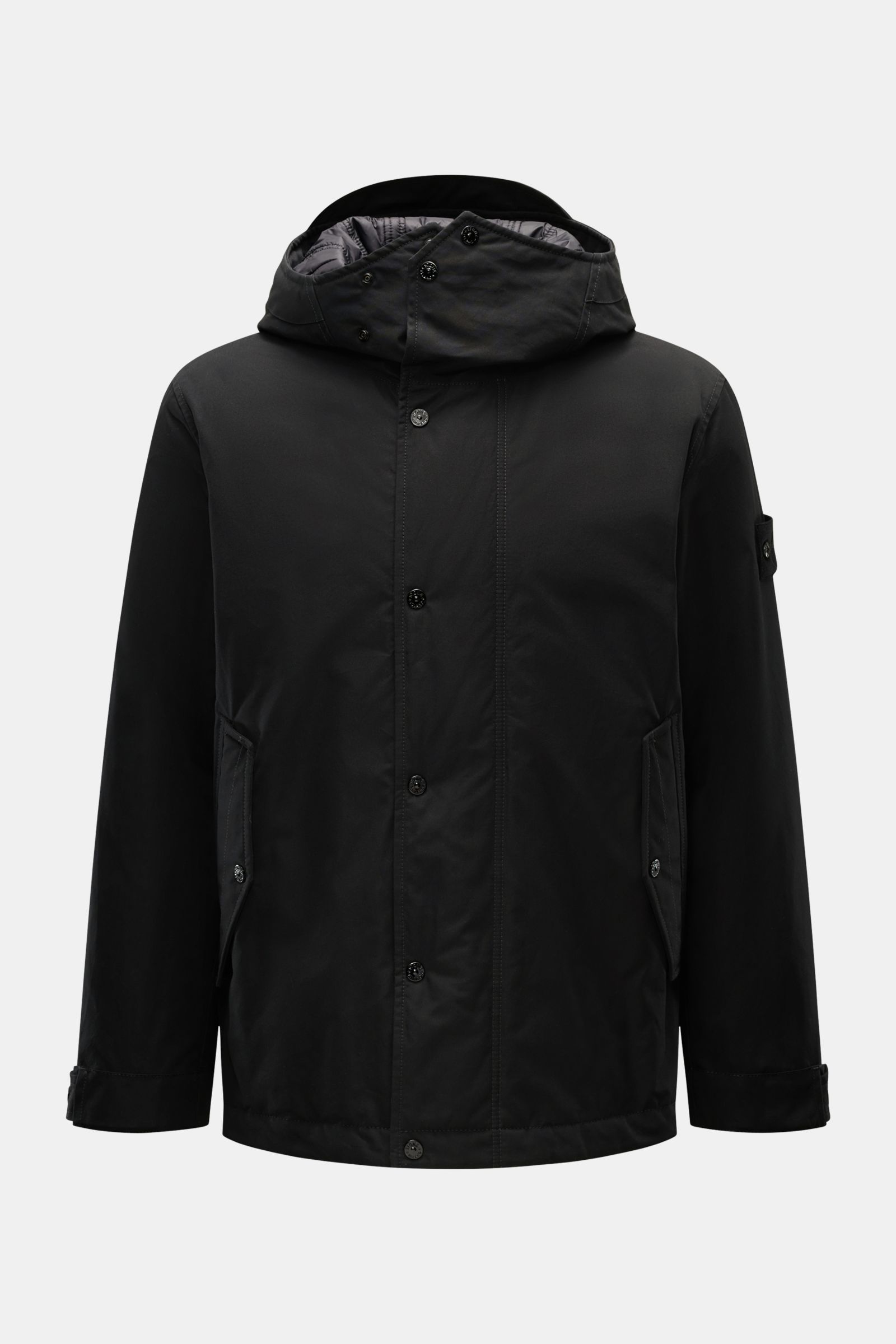 Stone Island Jacke 'Weatherproof Cotton Canvas Ghost Piece' schwarz, frontal mit Kapuze, wind- und wasserabweisend, Baumwoll-Canvas, Slim Fit.
