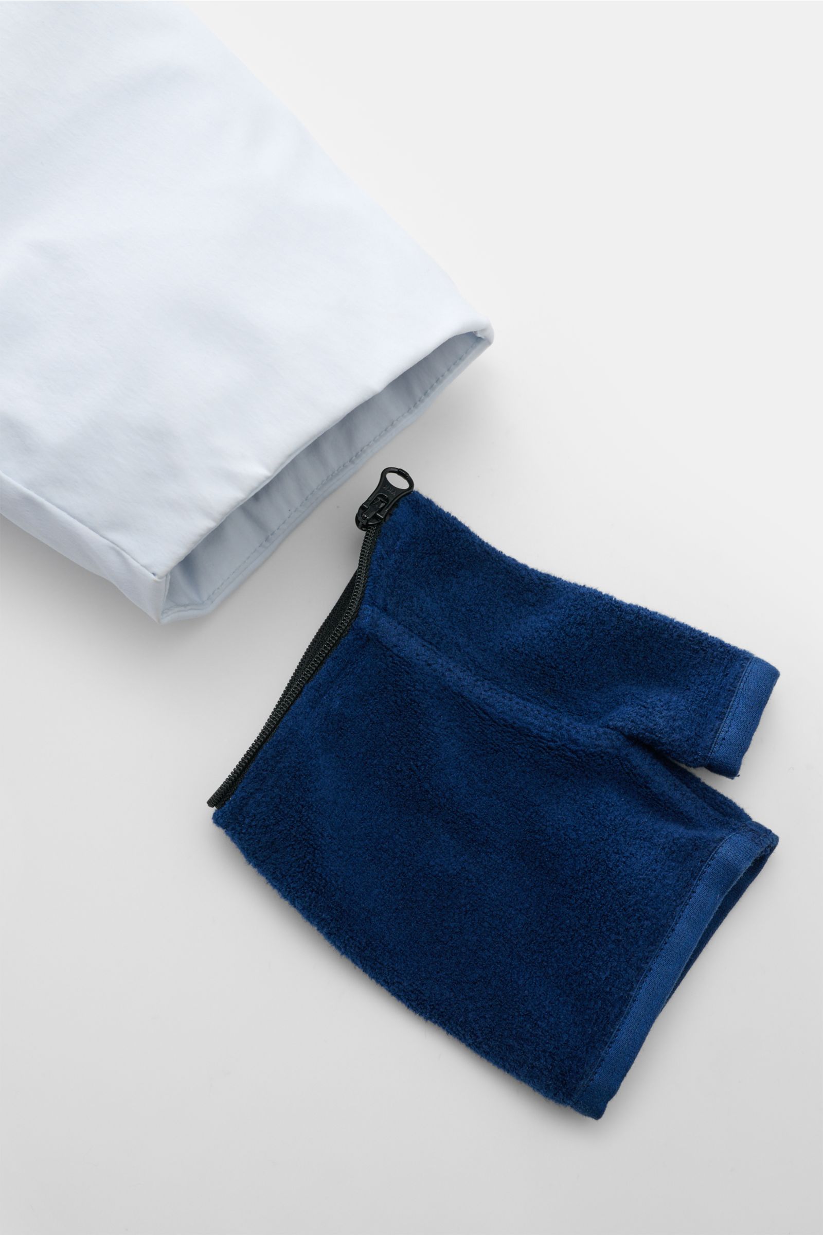 Stone Island Farbwechsel-Jacke 'Ice Jacket Thermosensitive' pastellblau/blau, Detailaufnahme von innen mit abnehmbarer, wattierter Kapuzen-Fleecefütterung.