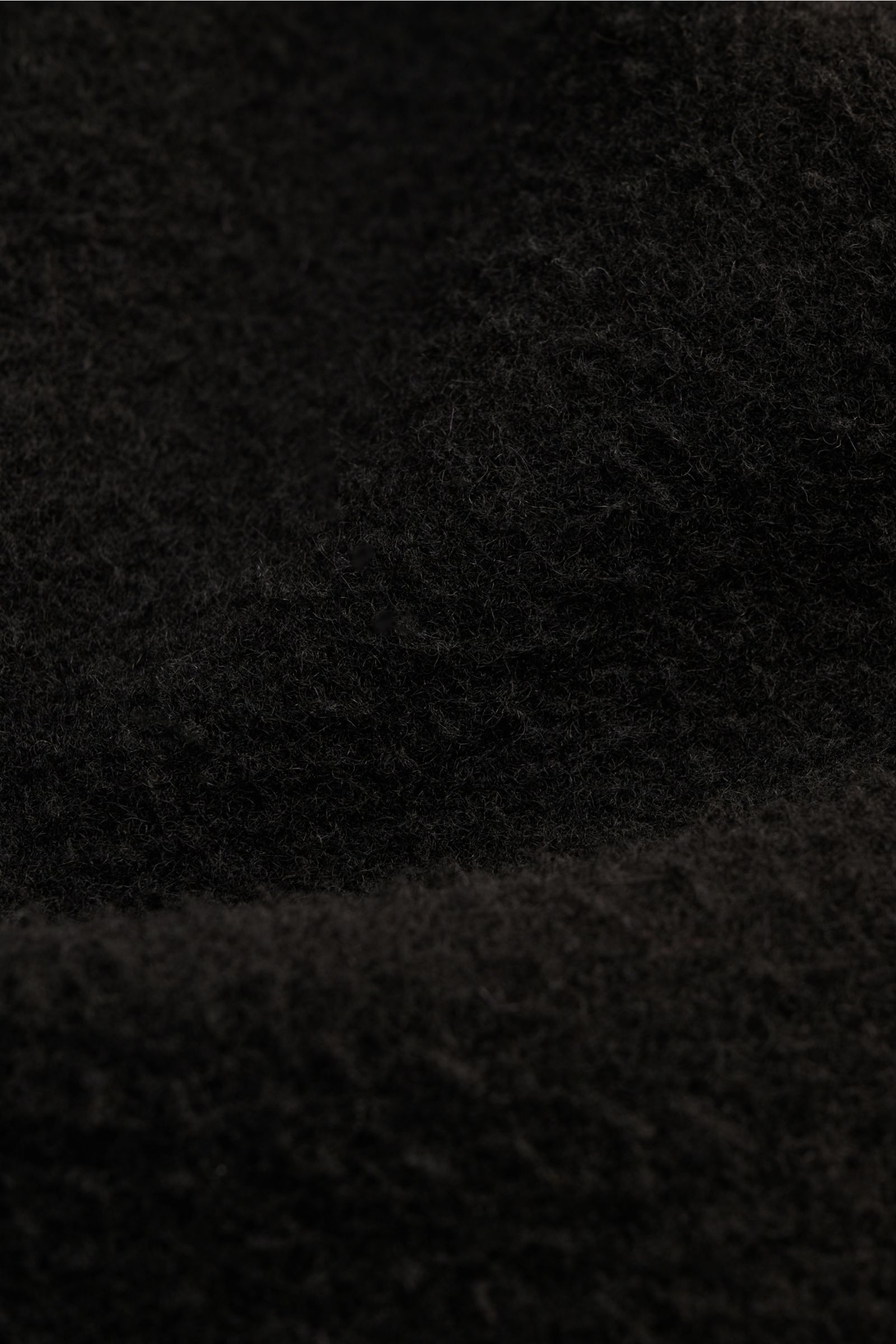 Close-up of the black Stone Island Jacket 'Panno Ratinato' fabric, showing its ratiné finish and wool-microfibre blend texture, photographed from a detailed macro perspective.

Functional and eye-catching: This STONE ISLAND hooded jacket is an eye-catc