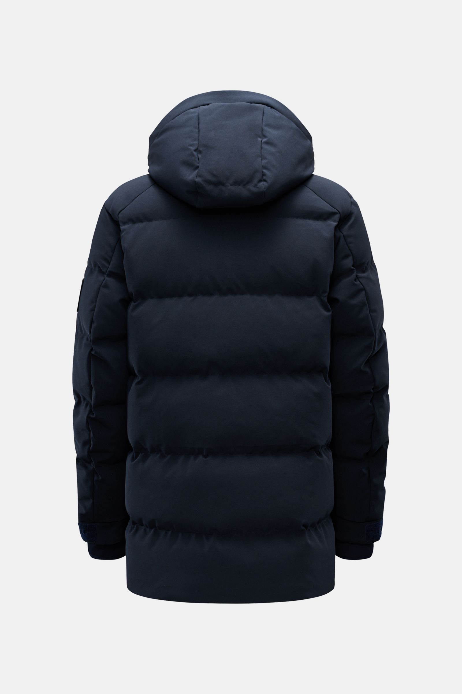Belstaff Daunenjacke 'Pendulum' navy im Rückansicht, verlängert, mit abnehmbarer Kapuze, wind- und wasserabweisend, gefüllt mit wärmenden Daunen.
