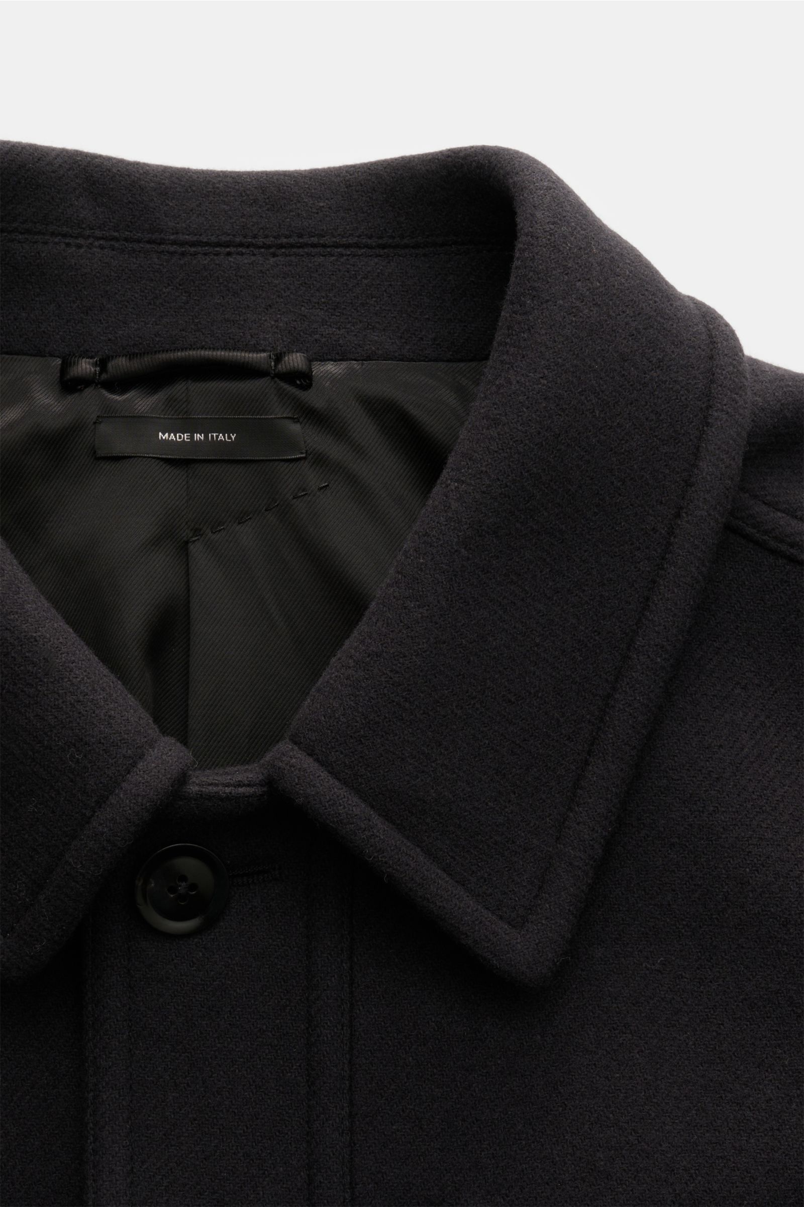 Close-up front view of Tom Ford Wool jacket navy featuring a turn-down collar, five-button placket, and soft virgin wool fabric.

With its clean lines and distinctive flap pockets, this wool jacket by TOM FORD combines timeless utility elements with ur