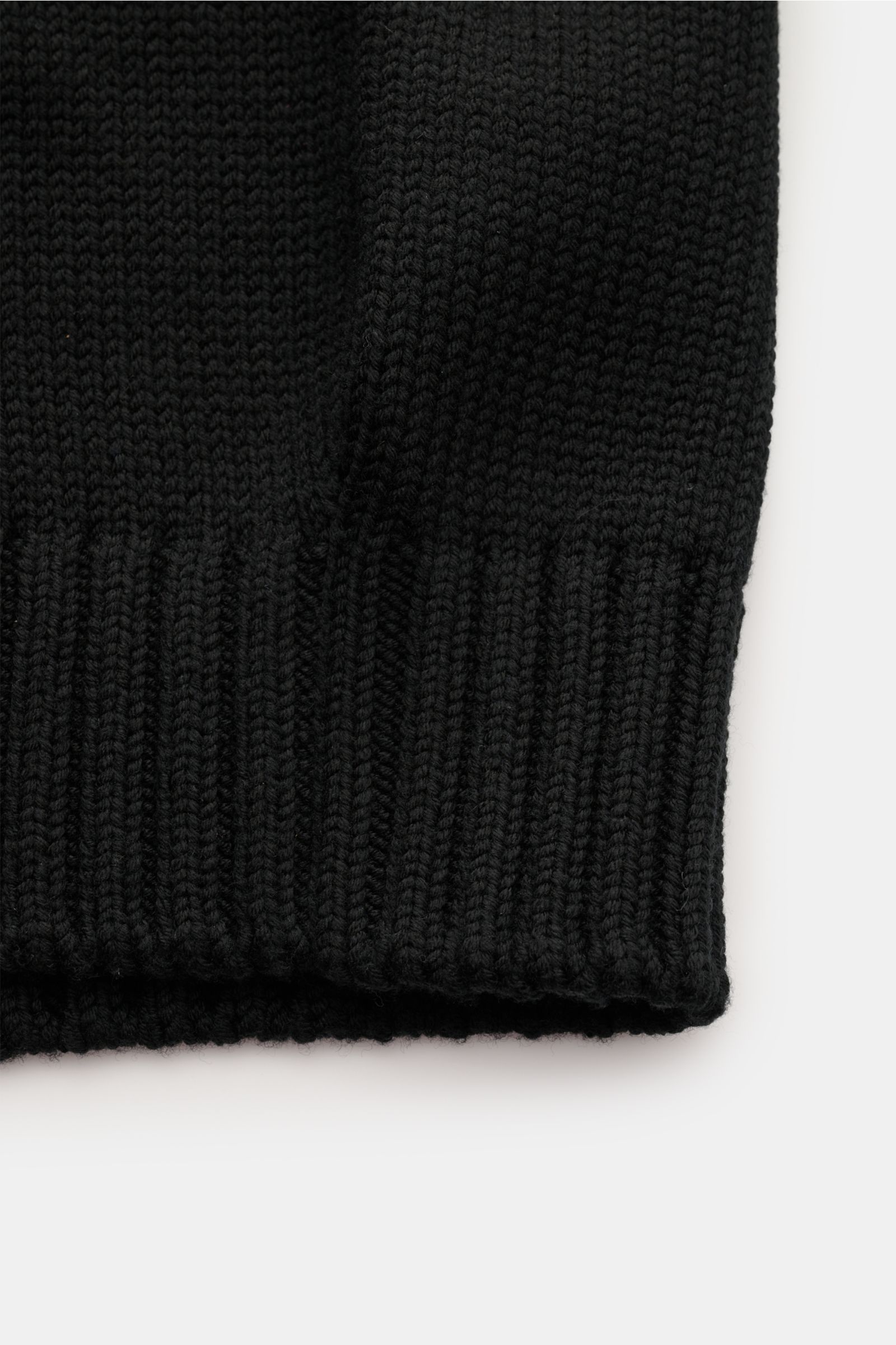 Tom Ford Velourslederjacke hellbraun shown from the front in bright lighting, made of edles Lammveloursleder, very soft, slim fit, two-way zipper, stand collar with snap, slanted hip pockets with snaps, elastic rib cuffs, smooth lining, two inside pockets