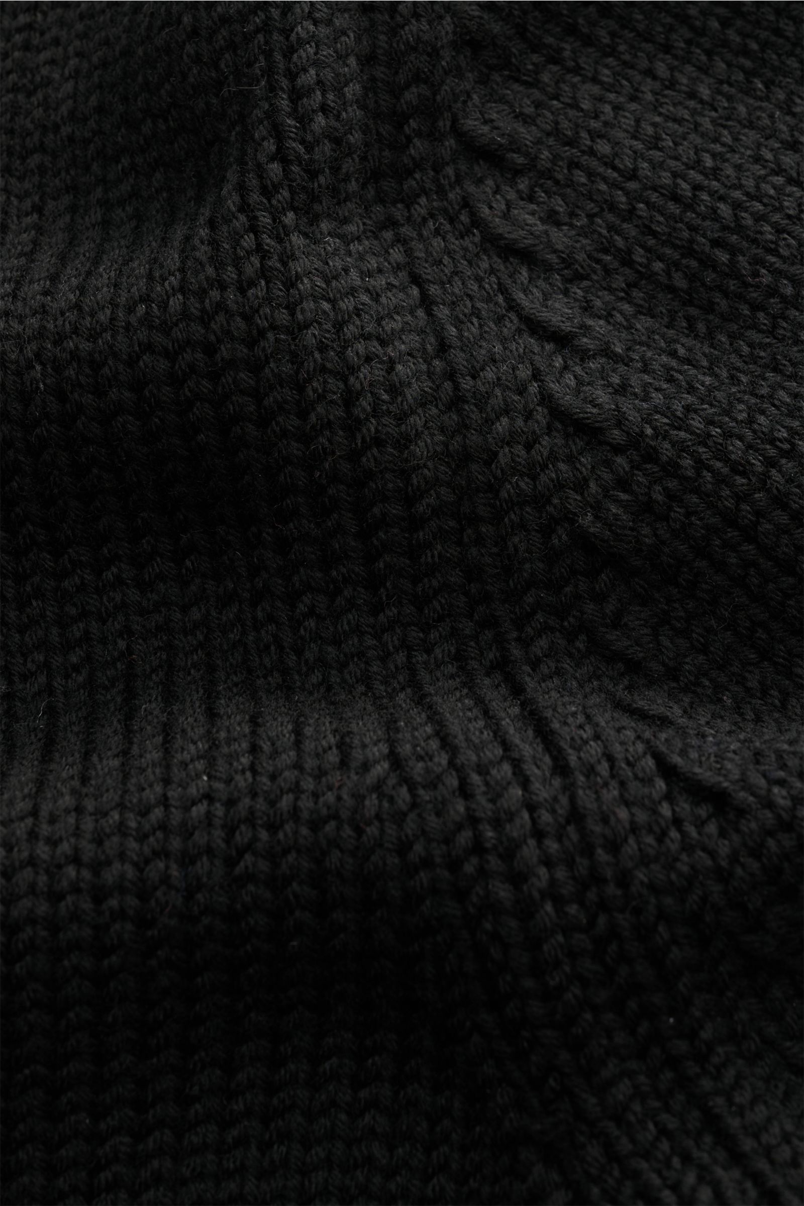 Front view of Tom Ford Velourslederjacke hellbraun, a slim fit lamb suede jacket with two-way zipper, stand-up collar, and angled pockets.

Luxus in seiner lässigsten Form erwartet Sie bei TOM FORD mit diesem typischen Blouson aus Lammvelours, der dank