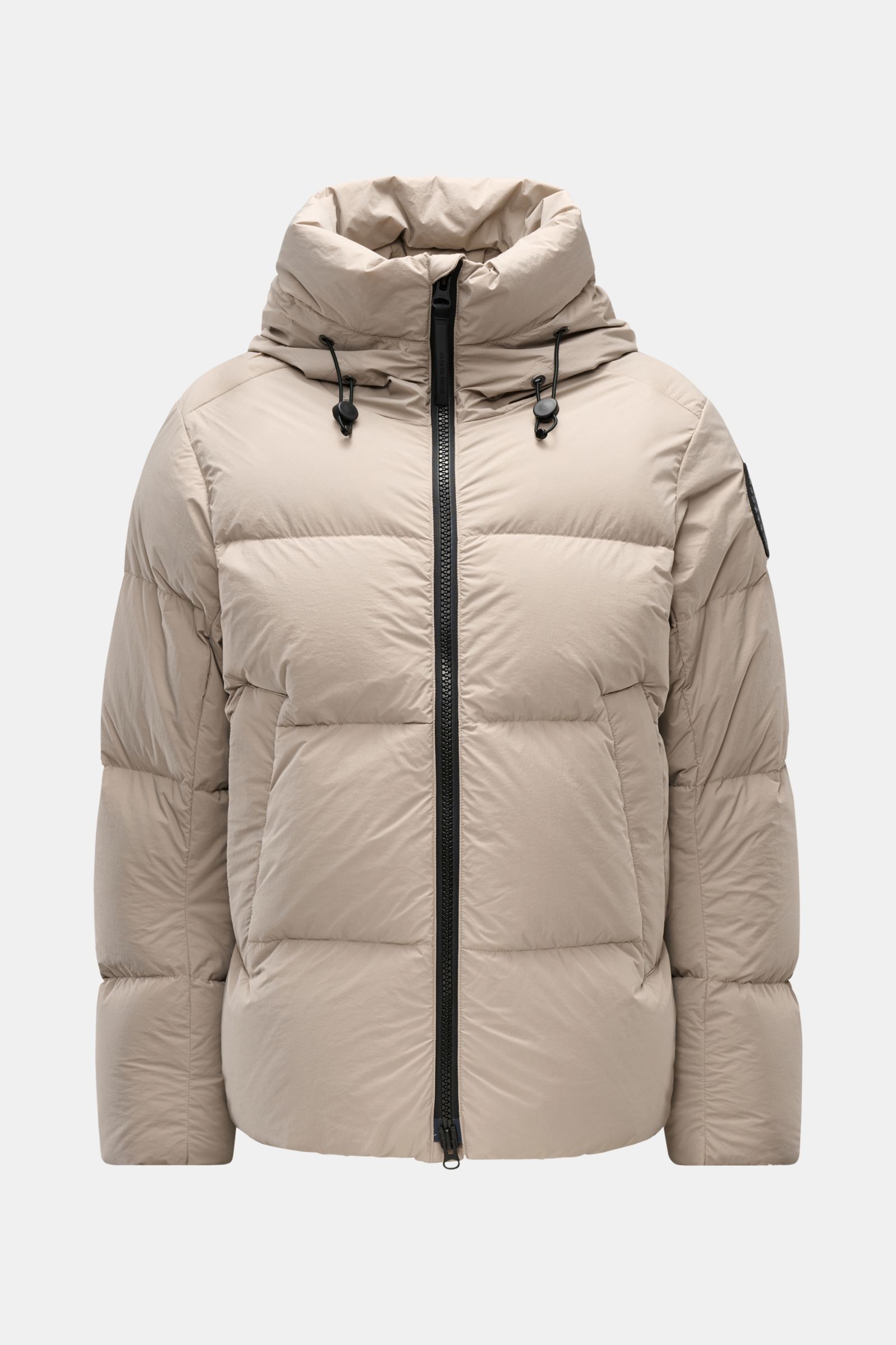 Canada Goose Daunenjacke 'Crofton Puffer' sand, frontale Nahaufnahme, voluminös mit Popeline-Microfaser, Kapuze, Regular Fit, Reißverschluss, Windschutzbündchen.