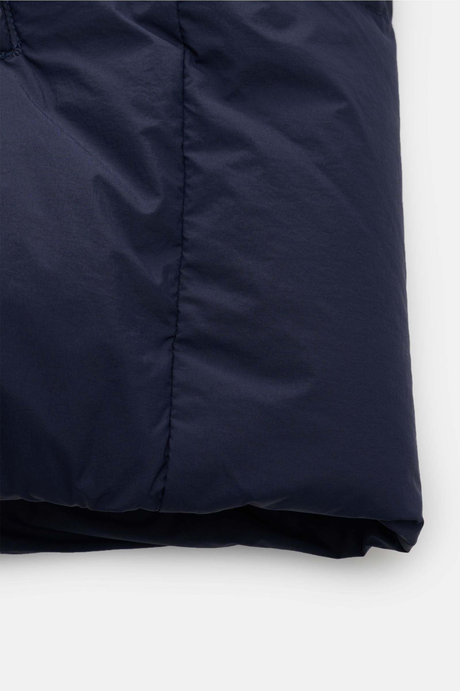 Canada Goose Daunenjacke 'Crofton Puffer' navy, Detailaufnahme vom unteren Bereich, Microfaser, voluminöse Daunenfüllung, Regular Fit, matte Oberfläche.